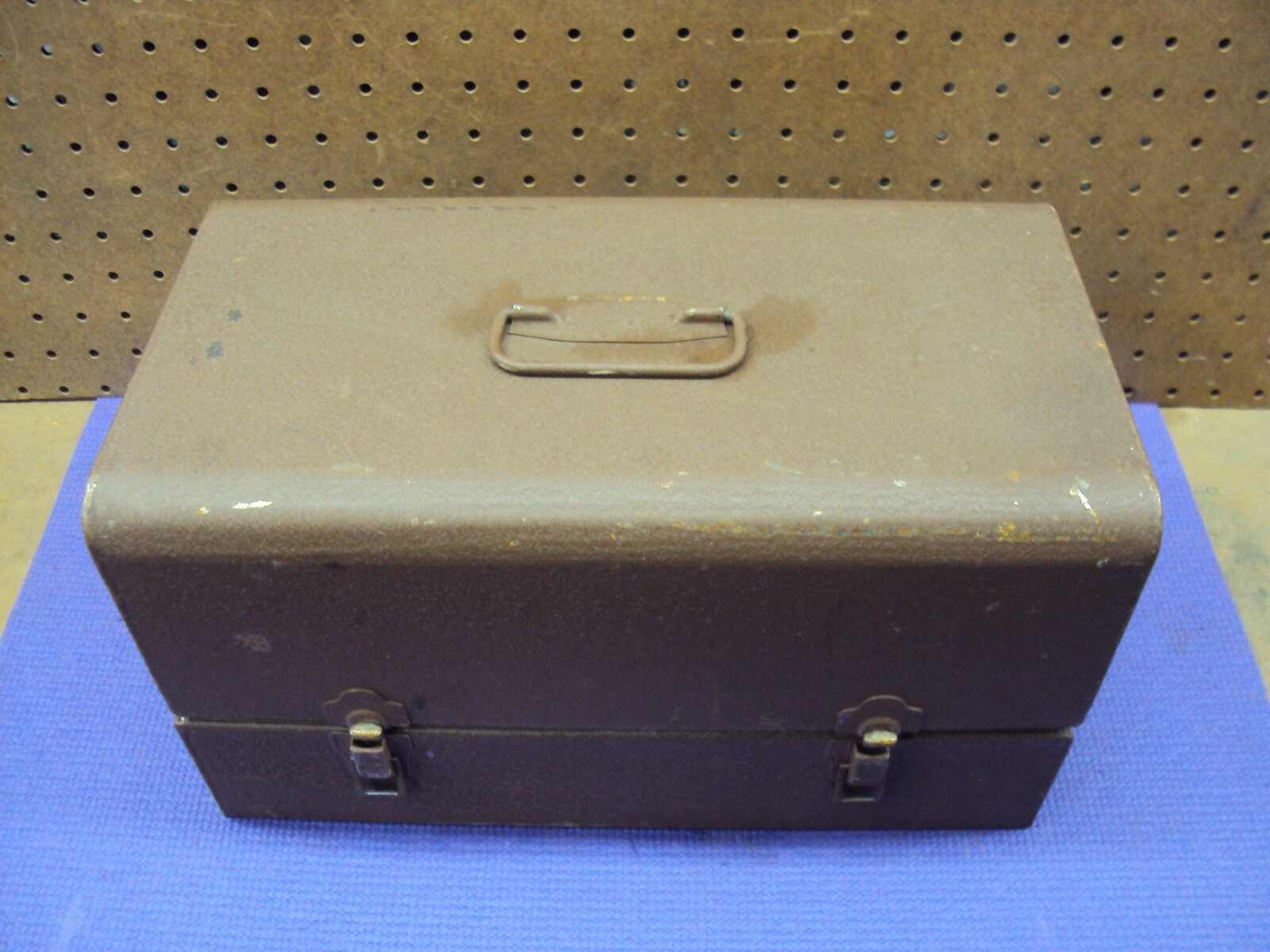 Vintage 7 or 5 Inch Film Reel Canister Case. Holds 12 Canister. Good Condition.