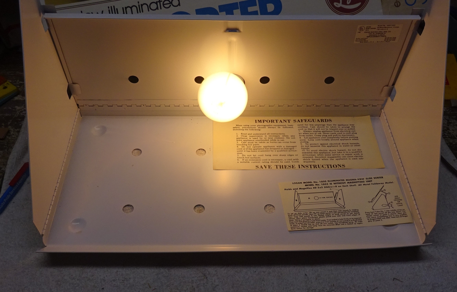 * Vintage – LOGAN – E-Z View ILLUMINATED 35mm SLIDE VIEWER – USA – # 1055 w BOX