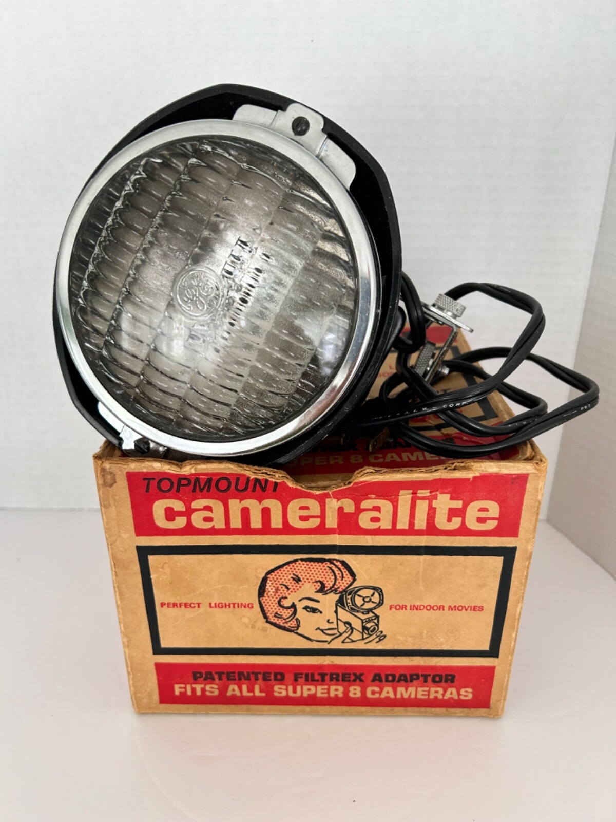 Acme-Lite Super 8 Cameralite w/Universal Mount Cameras Original Box BLINDING