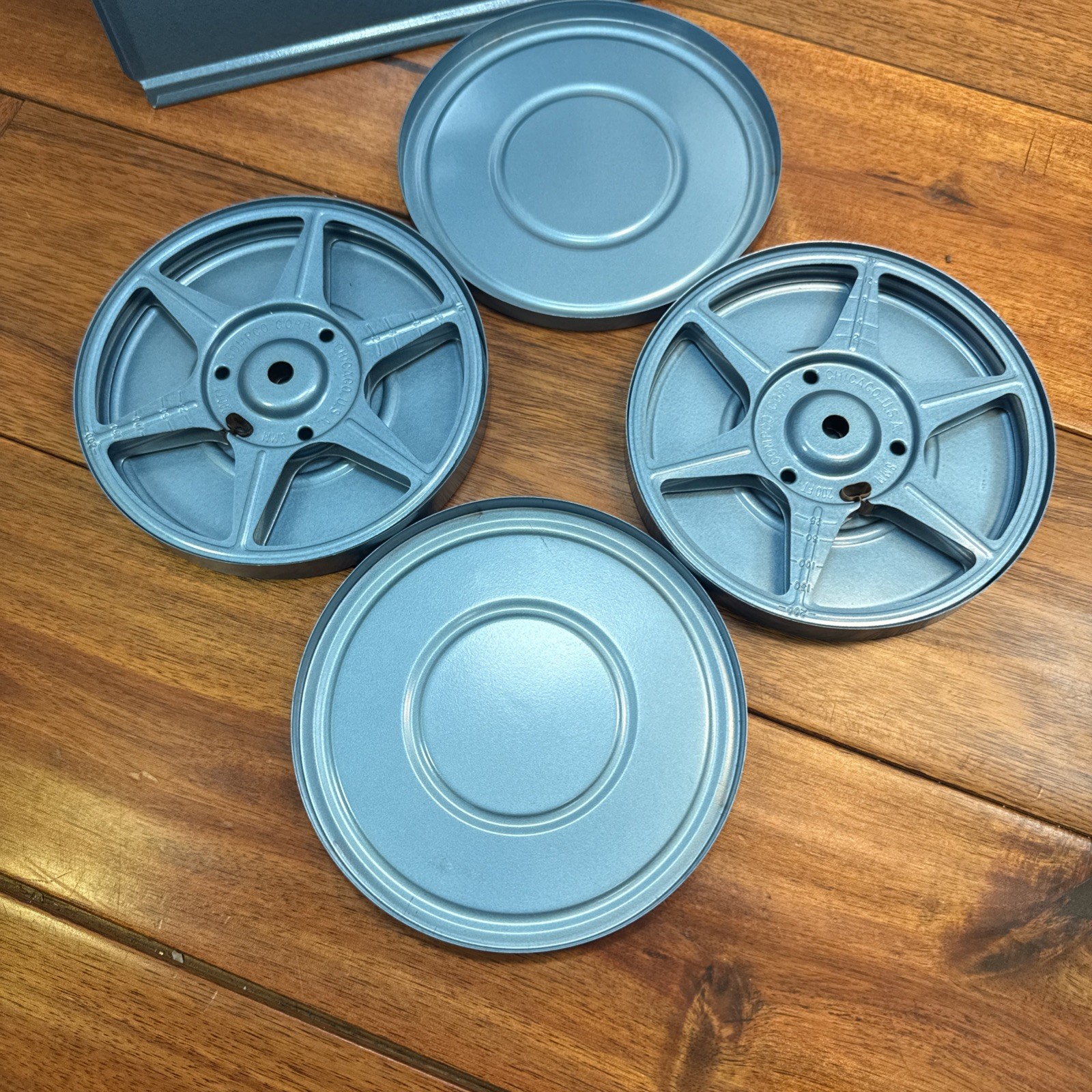 Super 8 MM Metal Film Reels Carry Case Box & 8 Canister & Reels Vintage Logan
