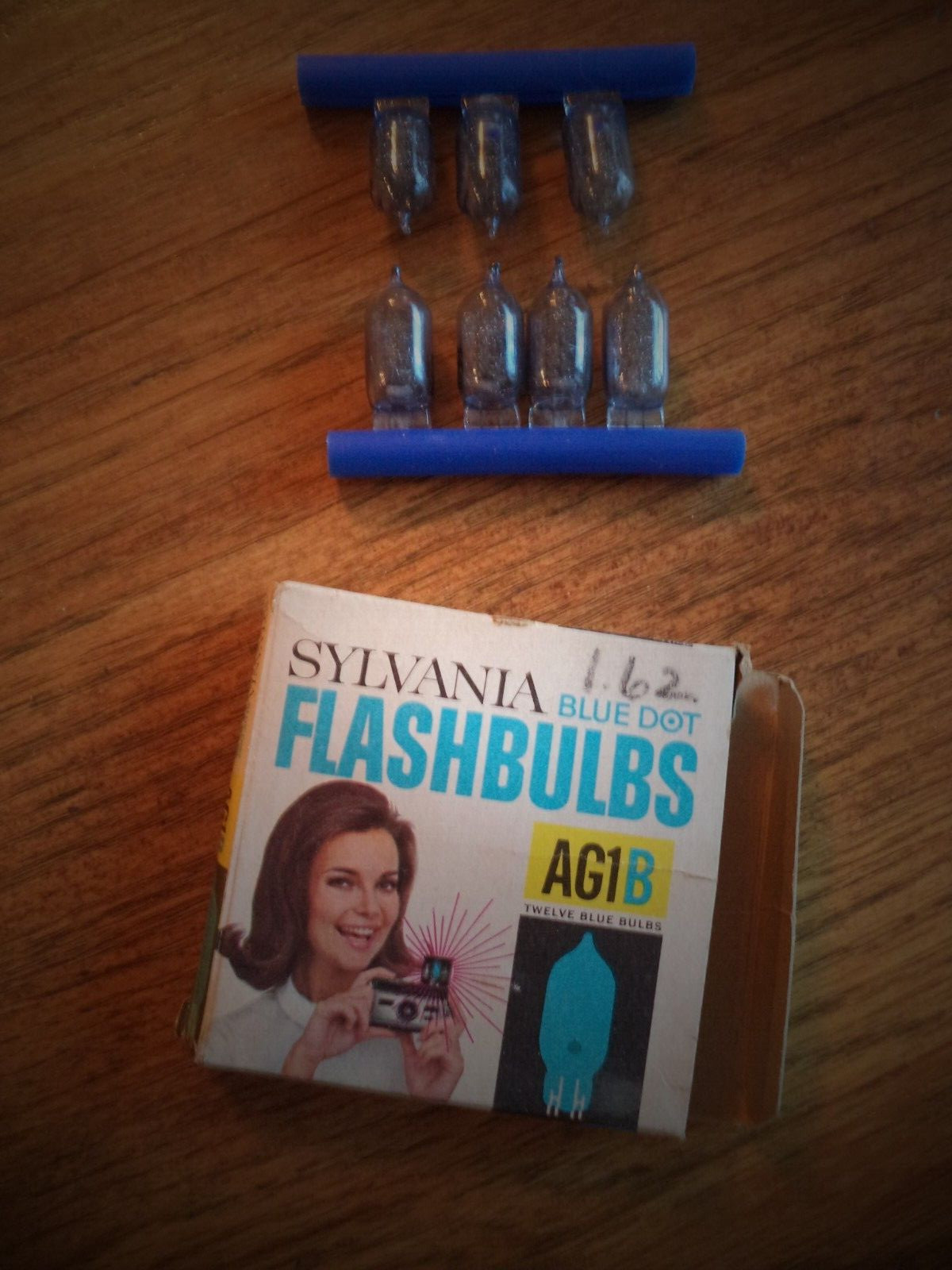 Old Vintage Westinghouse, Dura Flash, Sylvania, Blue Dot etc Camera Flash Blubs