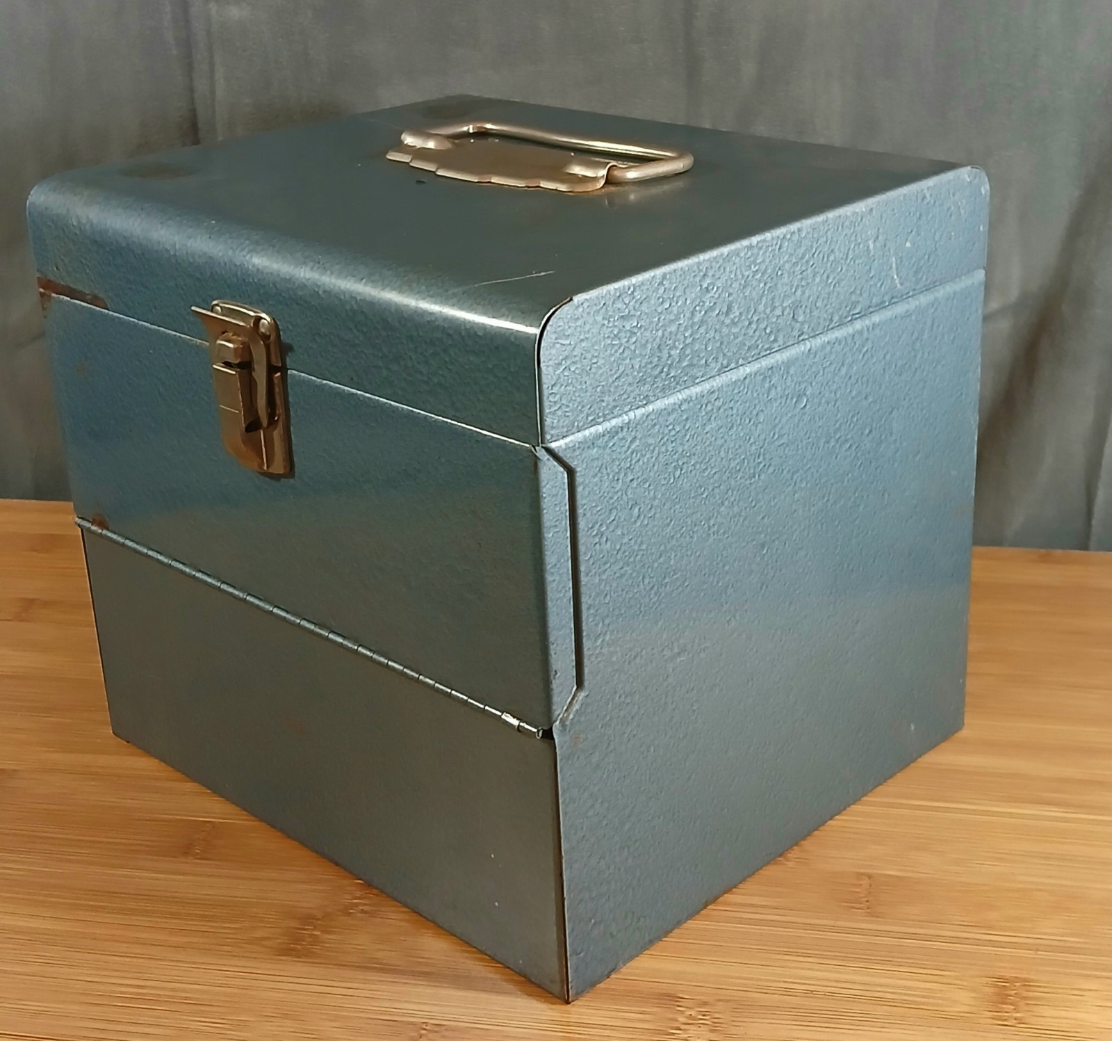 VTG Logan Deluxe Metal 8mm Film Chest 12 Slots Box Storage + 12 Reels & Cases