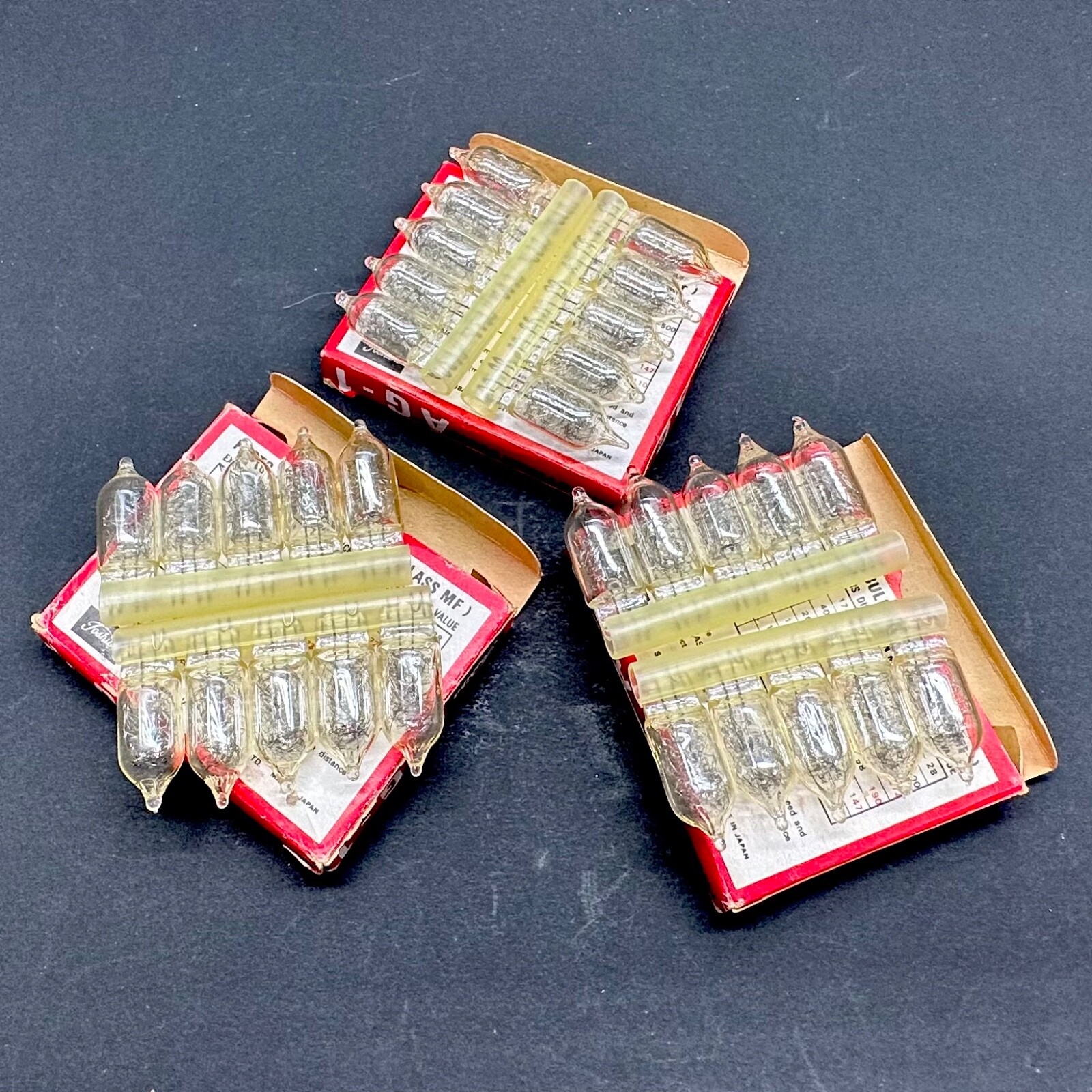 Vintage New Old Stock Toshiba AG-1 MF class Photo Flash Lamp Bulbs- 10 in box
