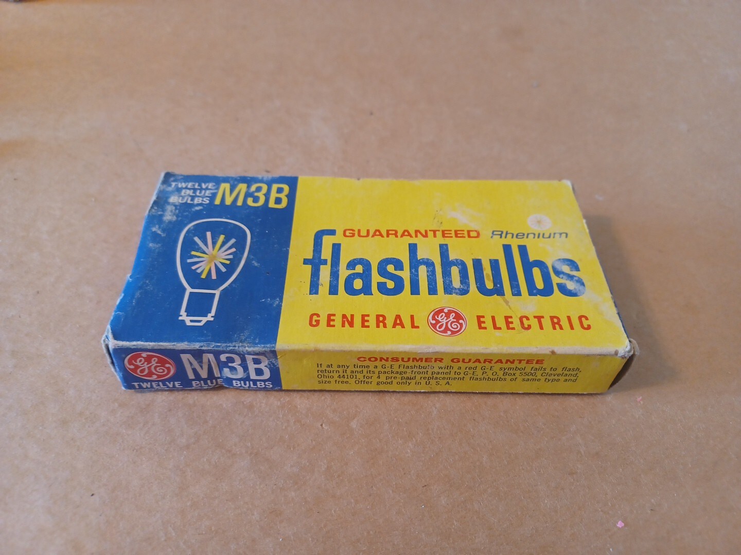 Vintage M3B General Electric Blue Flashbulbs. 8 Bulbs Untested.