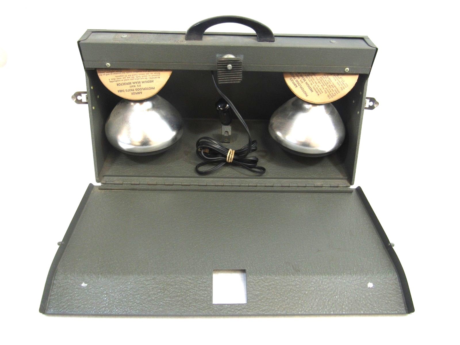 Vintage 1947 Arel Inc V-Pak 2-Bulb Photography Floodlamp Portable Bar Light 63-3