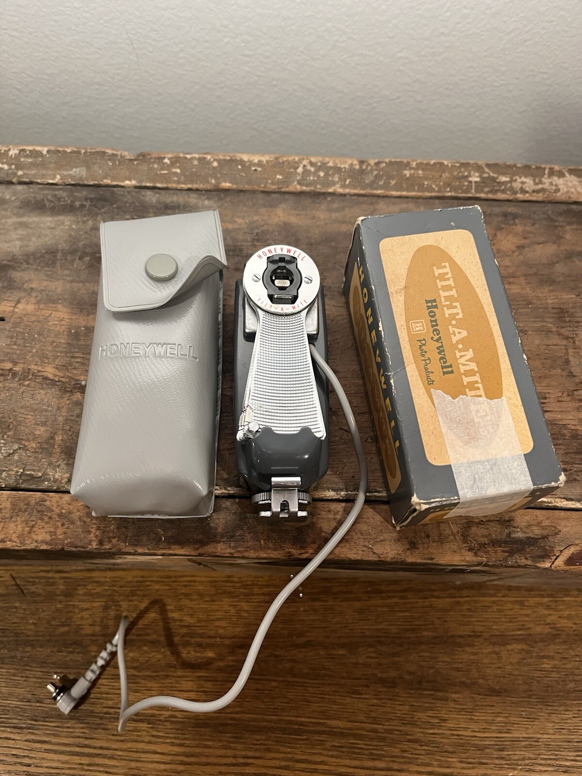 Honeywell Vintage Tilt-A-Mite Camera Flash Gun Collapsible Fan IOB