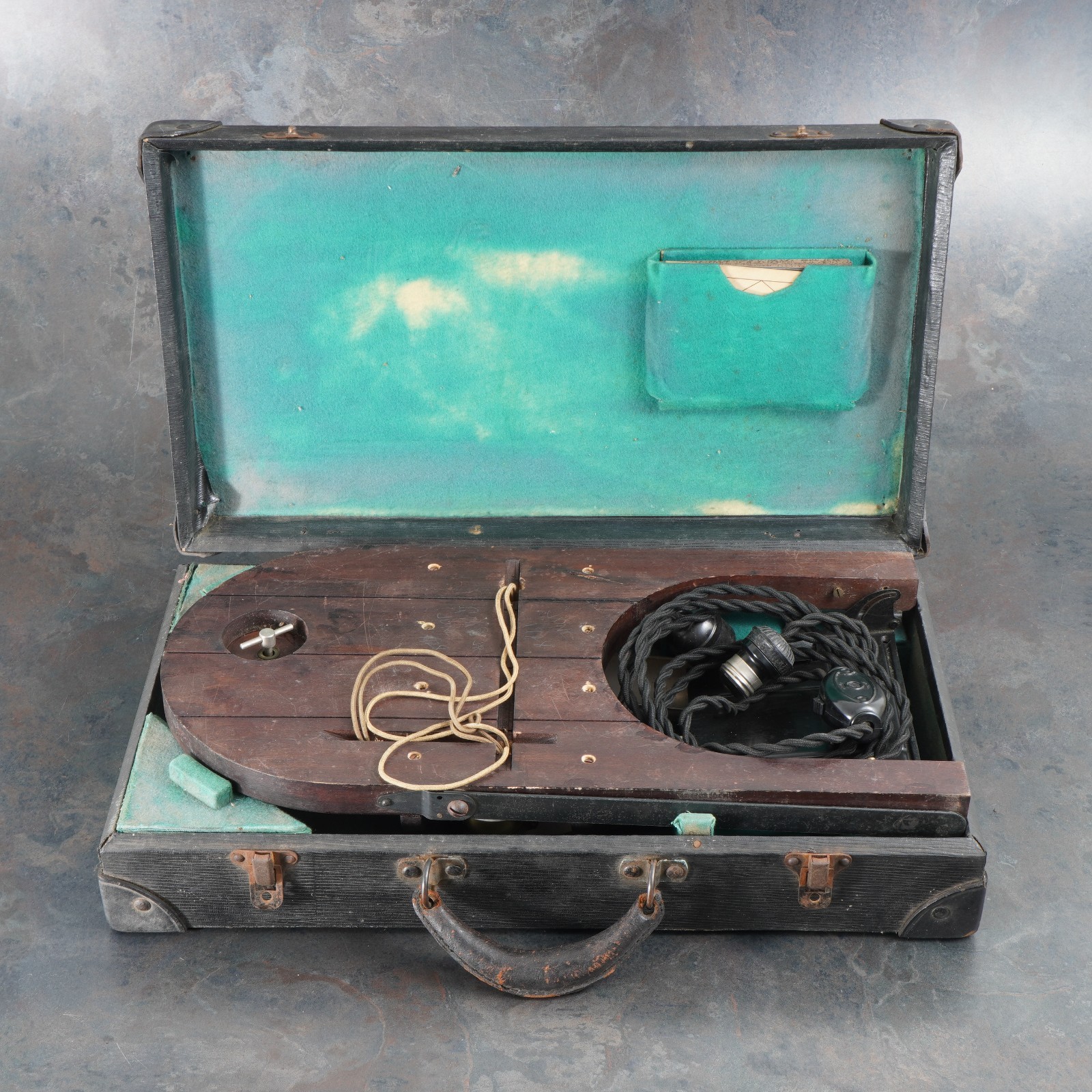 :Bell & Howell Vintage B&H Filmo 16mm Movie Titler w/ FX Cards – Circa 1930