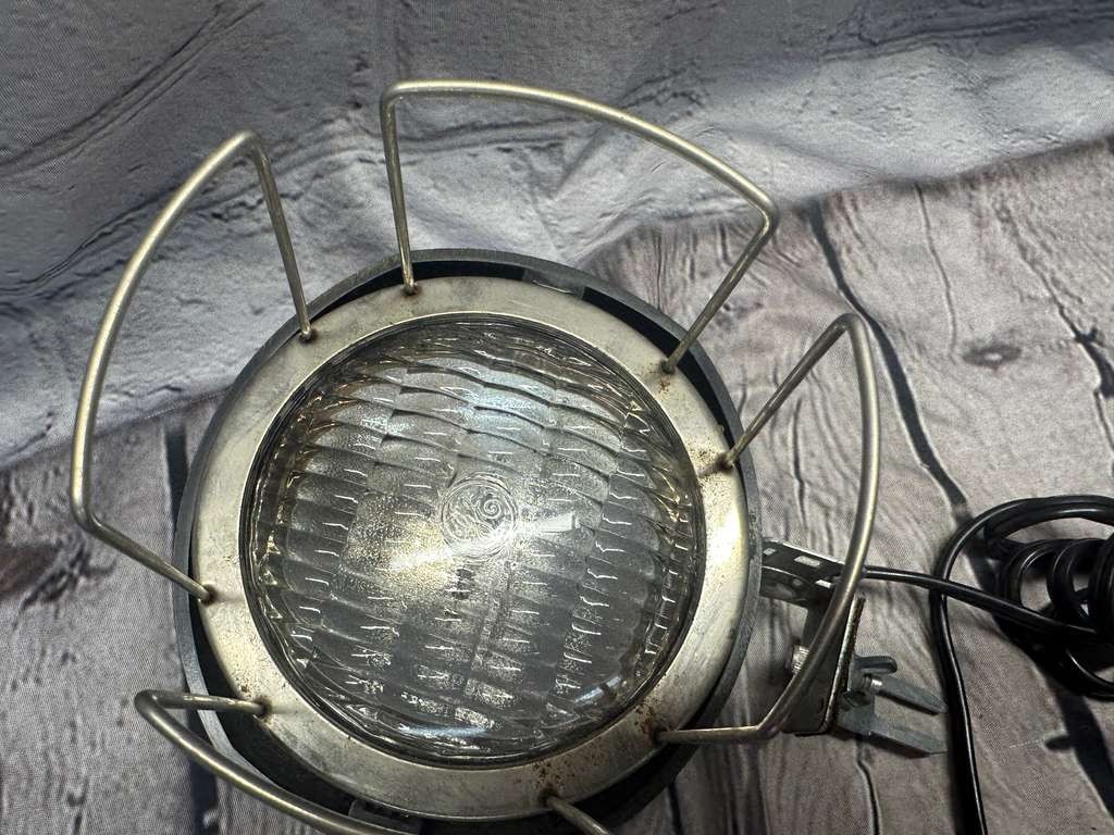 VINTAGE KENCO SUPER 8 SEALED BEAM MOVIE CAMERA LIGHT MODEL 875N