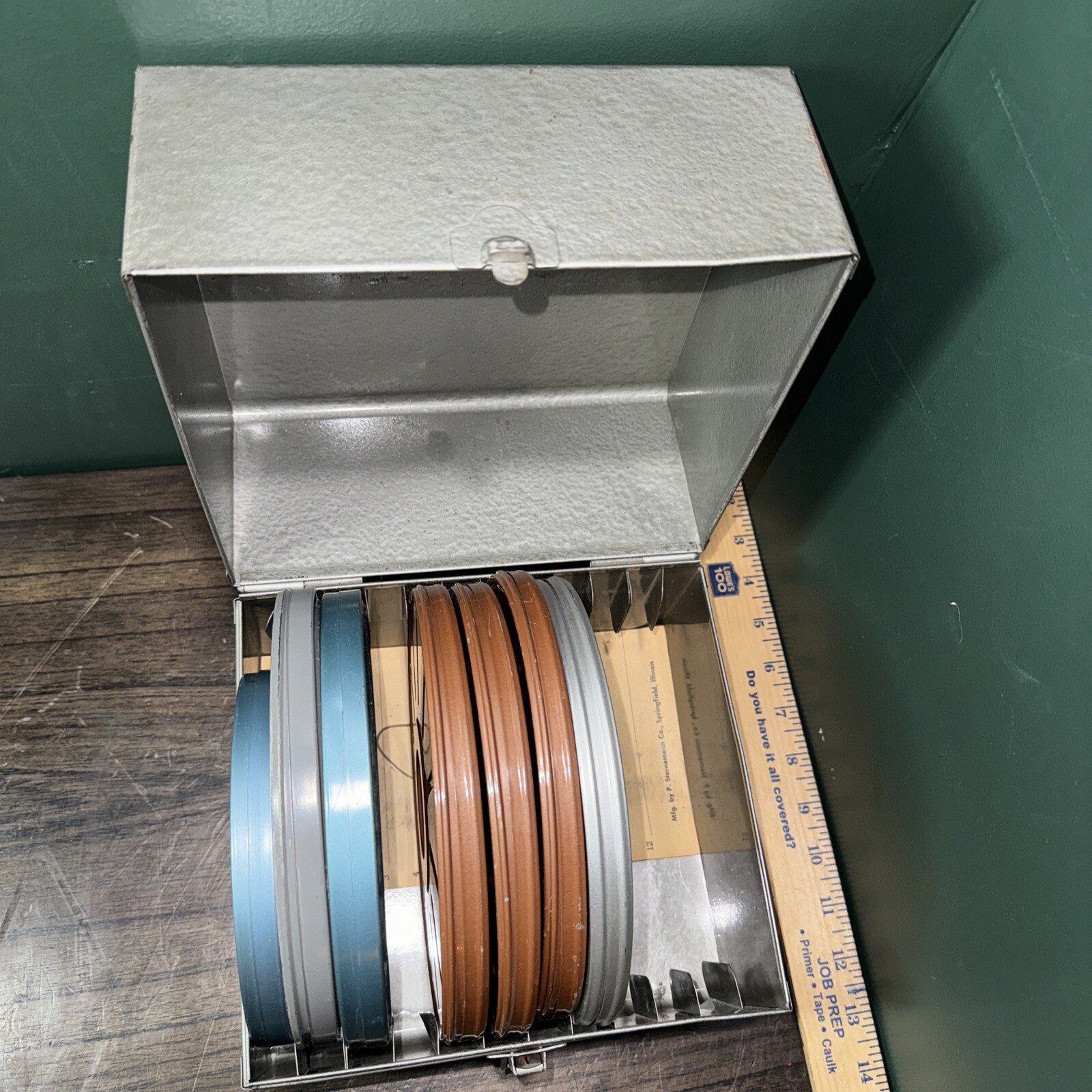 Vintage 8 mm carry case 12 slots and six reels with Splicer