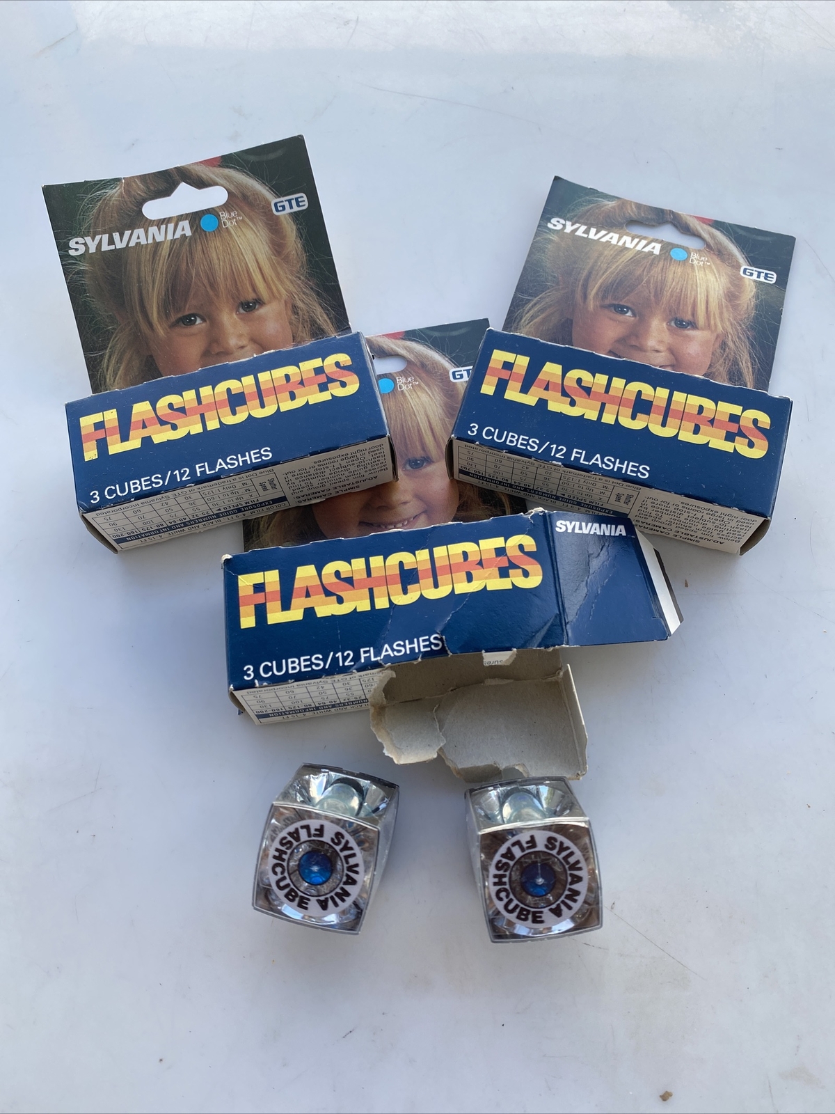 Sylvania Blue Dot Flash Cubes GTE 12 Flashes Lot 9 Cubes