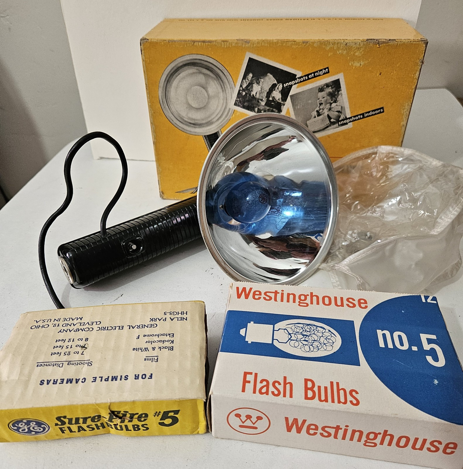 Vintage Kodak Standard Flash Holder With Asst. Flashbulbs In Original Box
