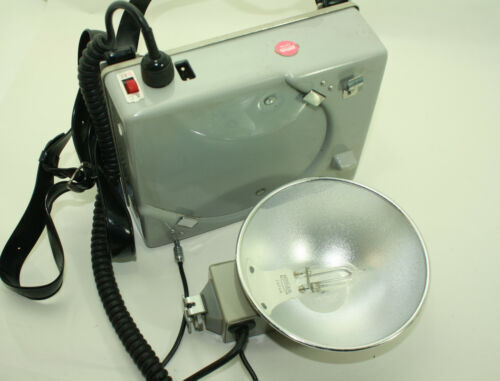 VINTAGE MINICAM SPEEDLITE V FLASH w/ BATTERY PACK MADE IN JAPAN