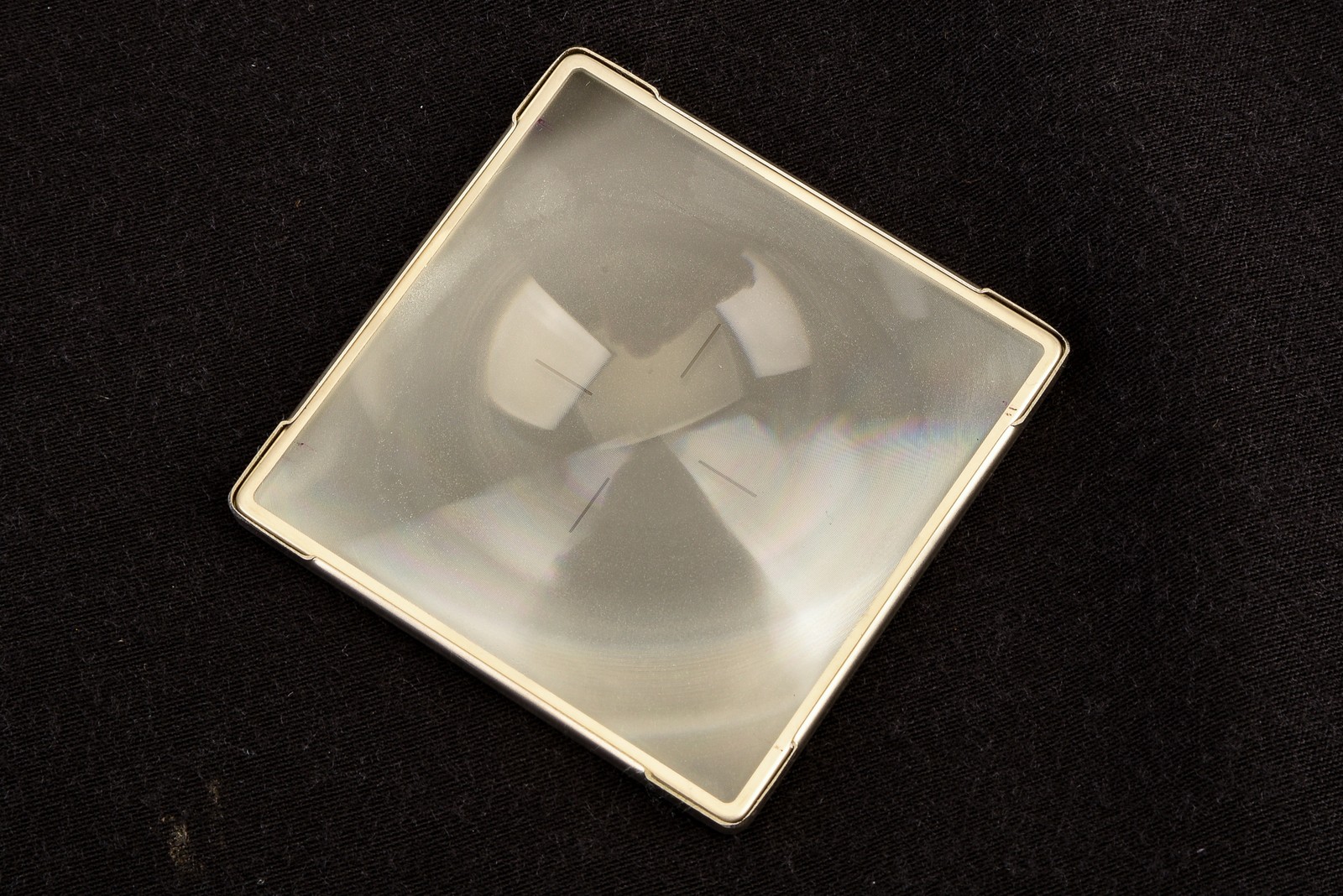 Hasselblad 42161 Standard Focusing Screen Cross Hair for 500 Series V23