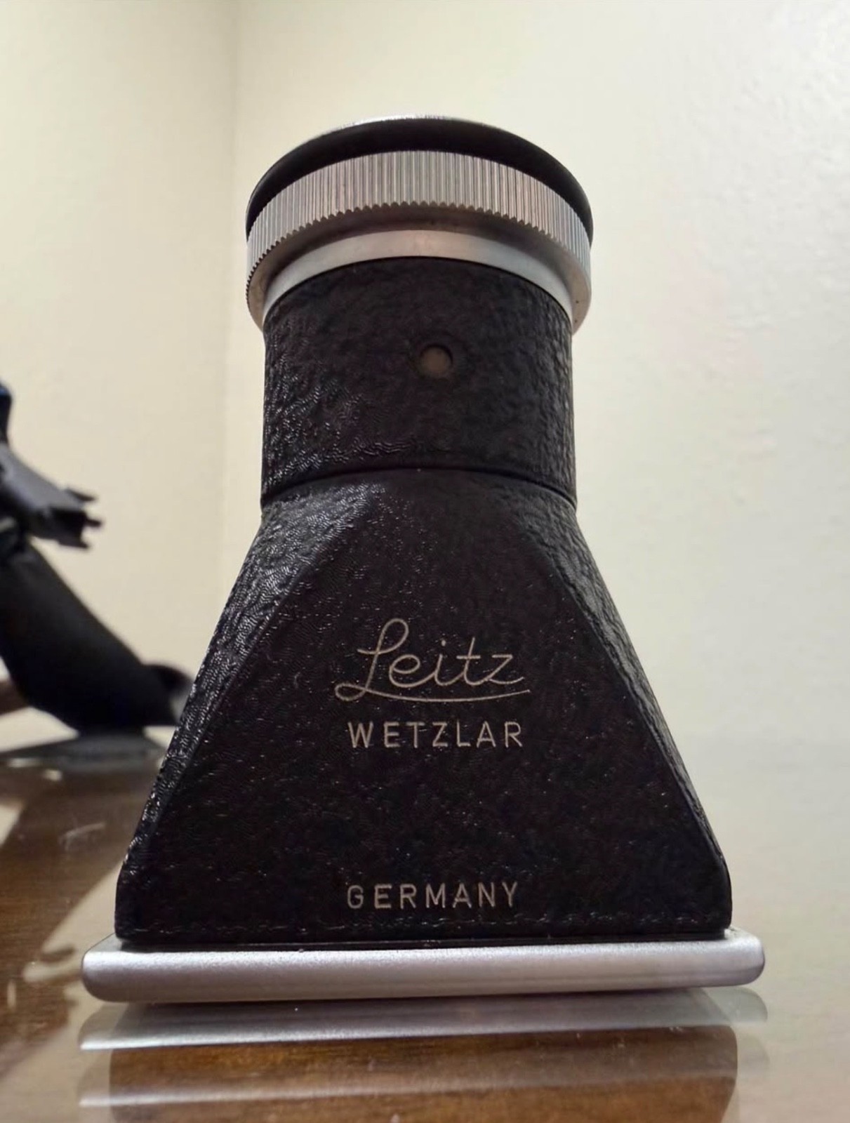 VINTAGE LOT OF CAMERA ACCESSORIES & -LEICA Visoflex, good condition.