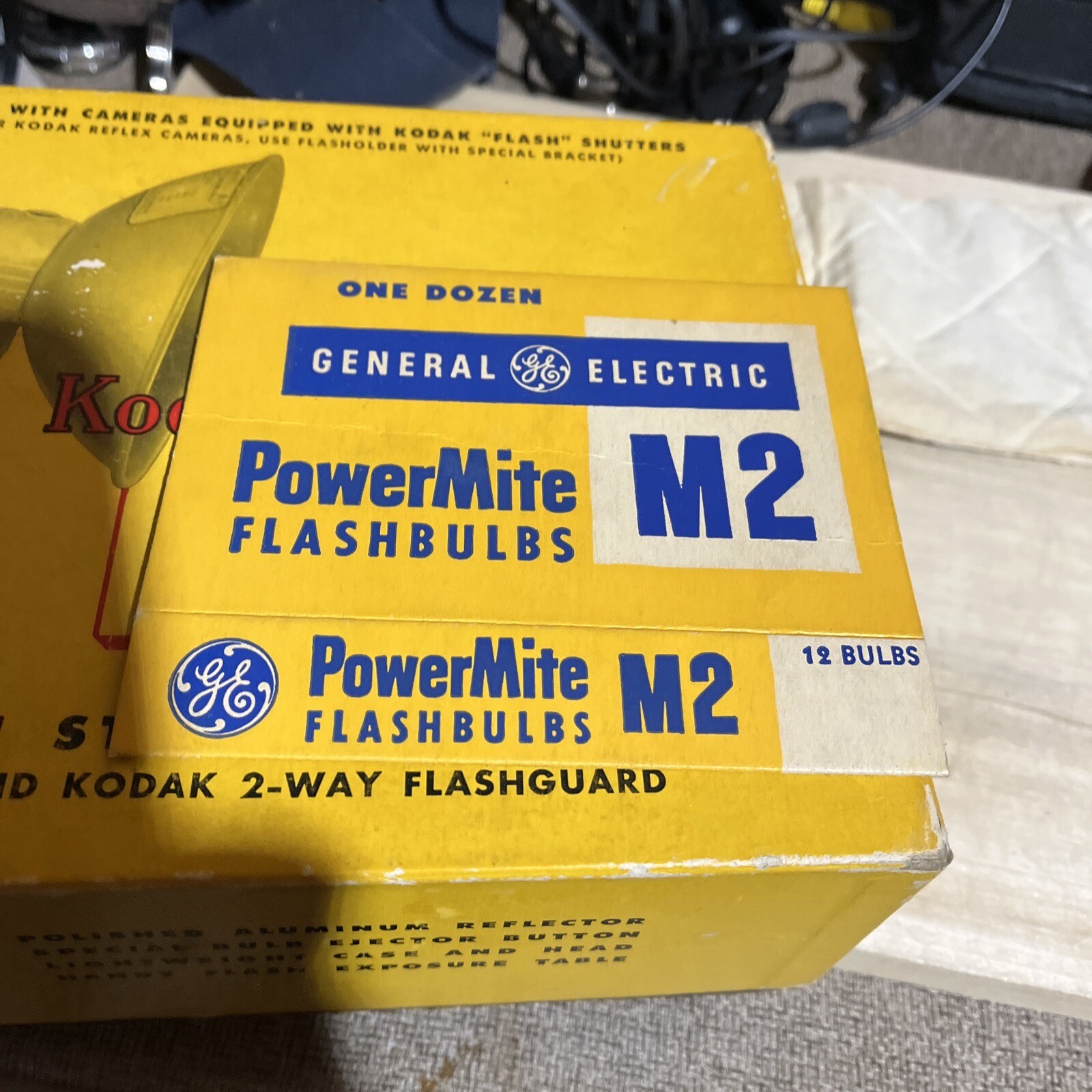 VINTAGE 1950’S KODAK STANDARD FLASHOLDER Orig box, Book And More See Pictures