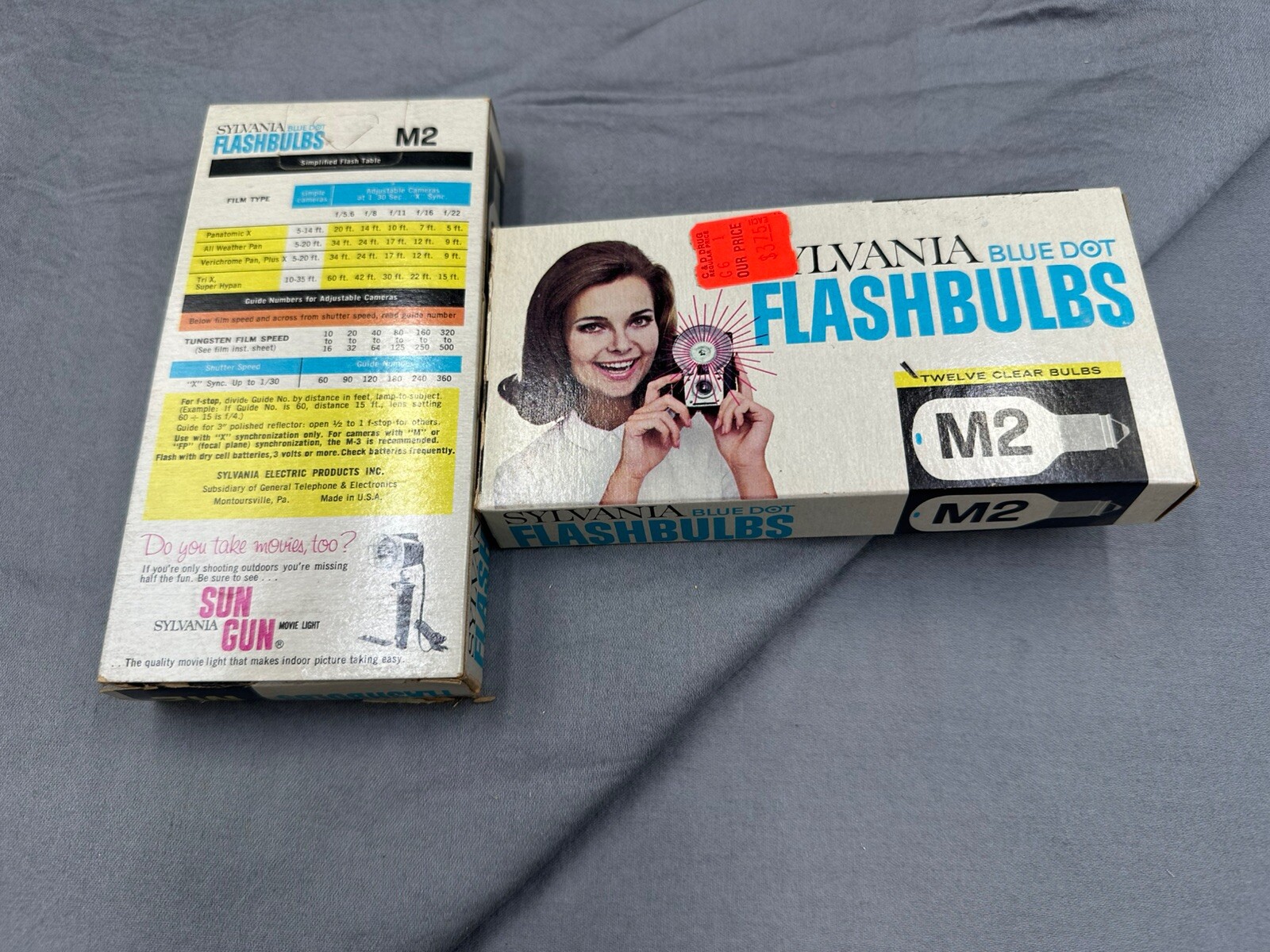 Vintage 2 Boxes Of 12 Sylvania Blue Dot Clear M2 Camera Flashbulbs 24 Bulbs