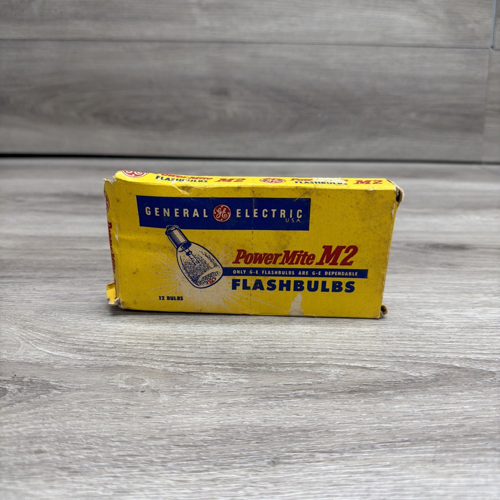 Vintage GE General Electric M3B PowerMite Flashbulbs Box of 12 NEW