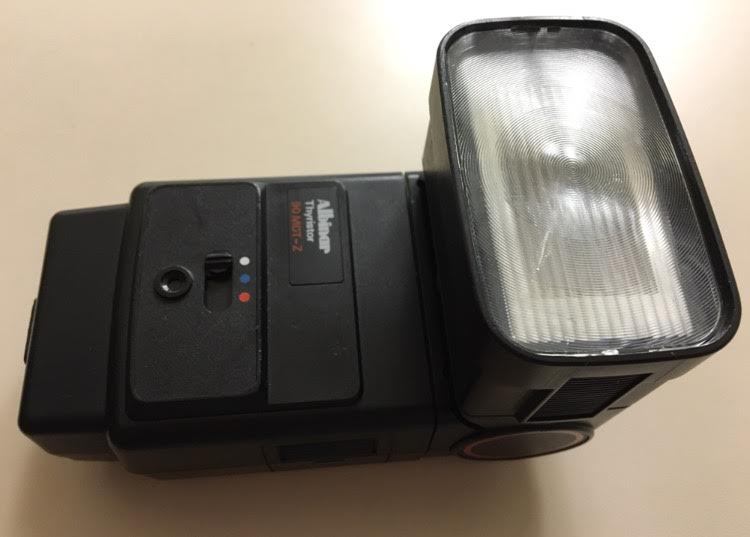 VINTAGE FLASHES FOR CAMERA, ALBINAR 90-MDT, VISTA AUTO 46, GOOD RELIABLE FLASH