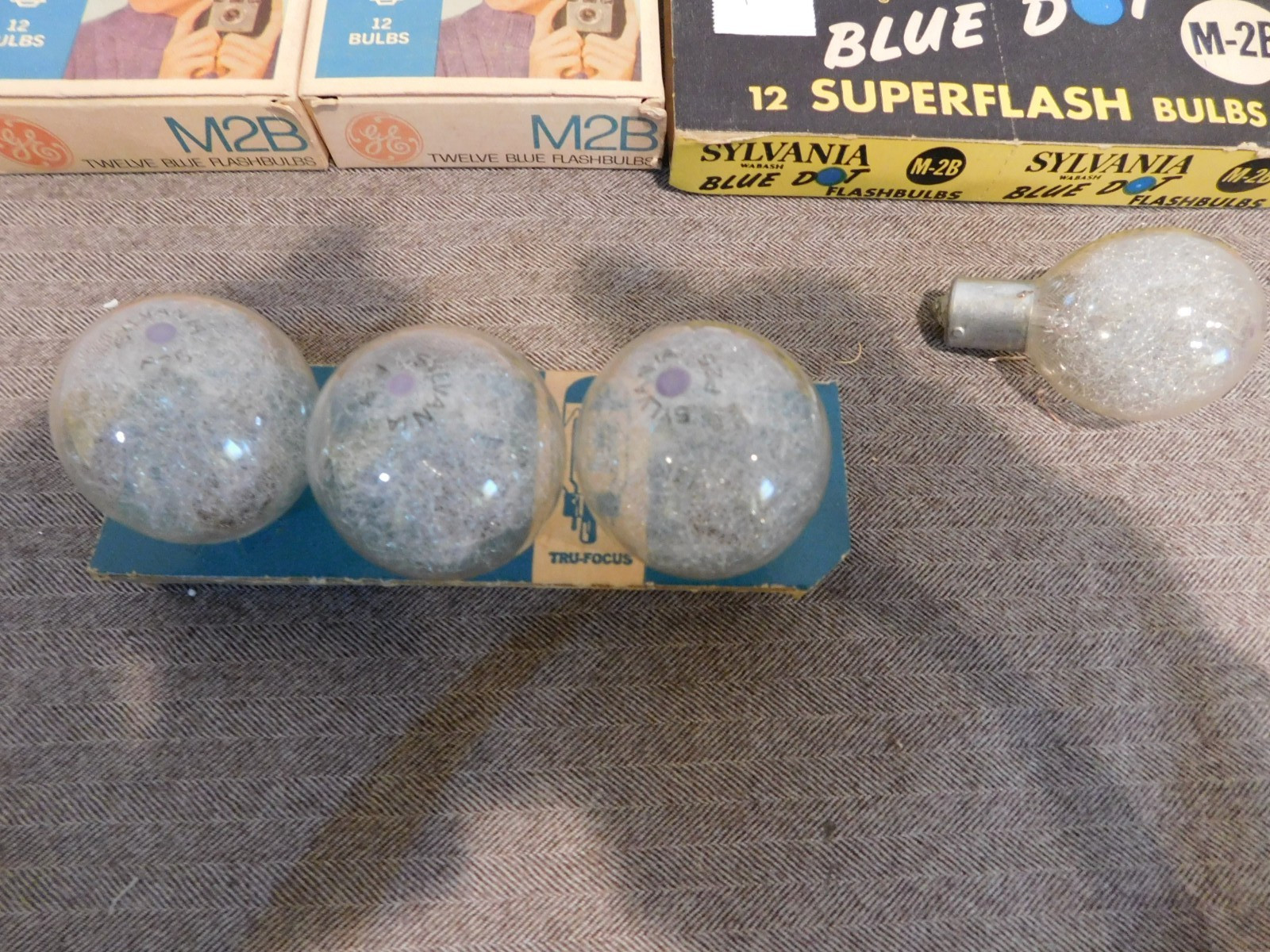 Lot Of M2B & M3B Camera Flashbulbs 52 Bulbs