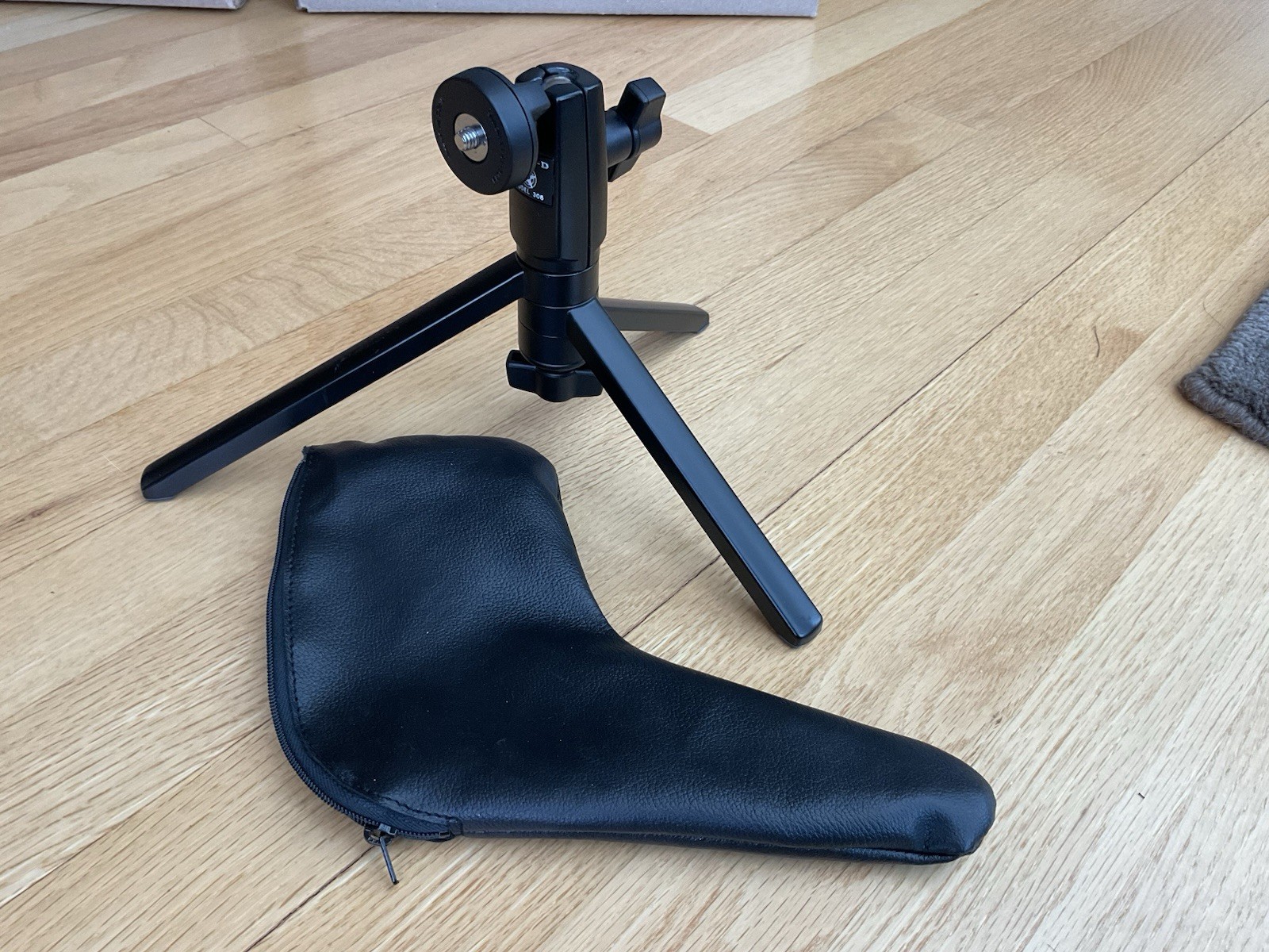 Star-D Model 306 Camera Table Top Tripod with Zipper Case