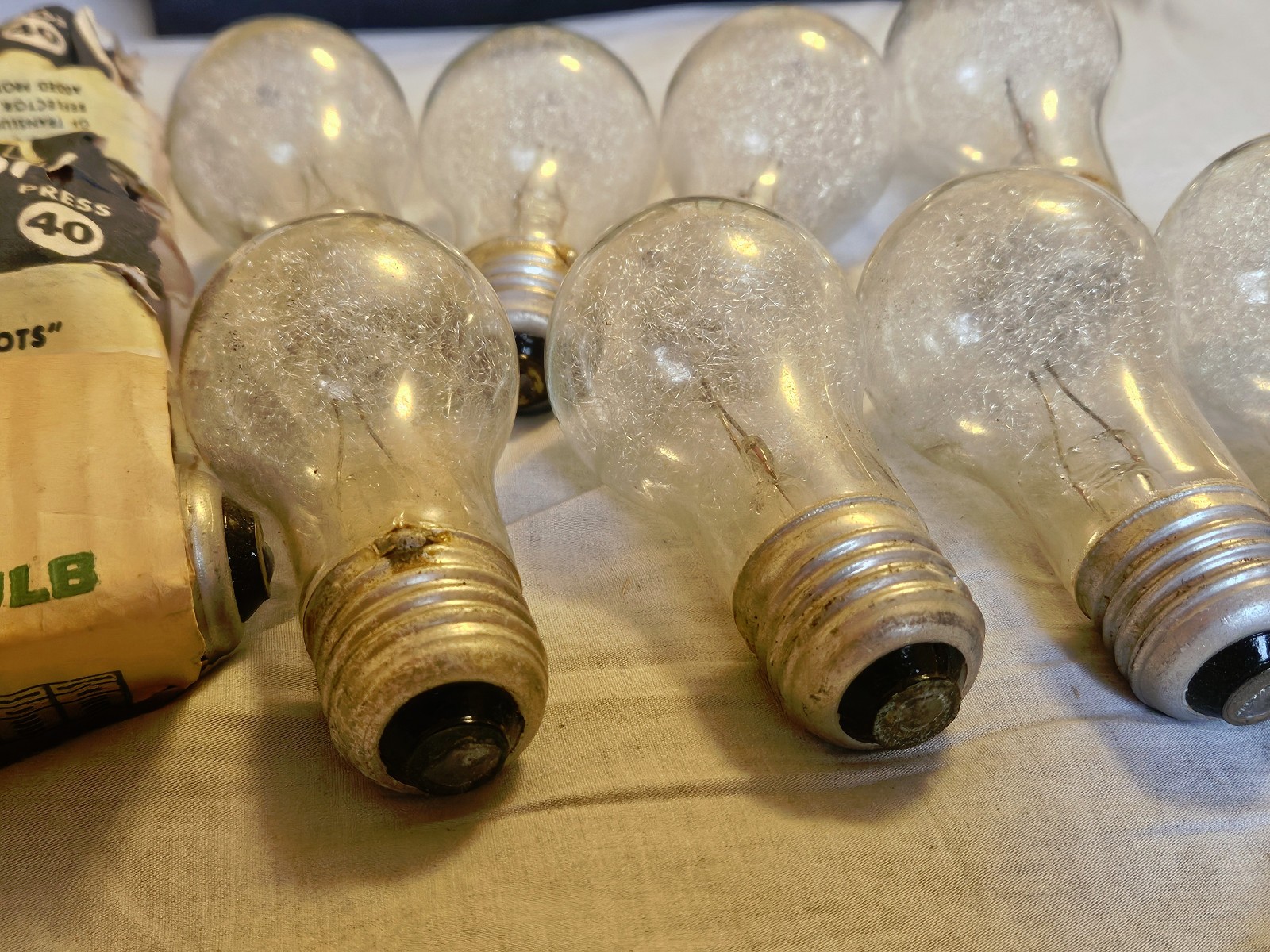 Lot of 11 Sylvania Superflash Press 40 Flash Bulbs Screw in Type
