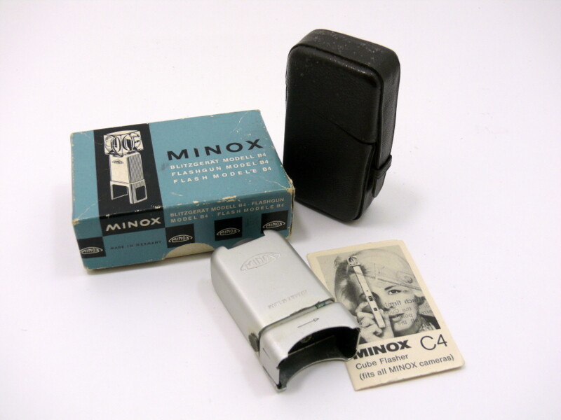 Minox Model B4 flashgun with box. Needs repair.