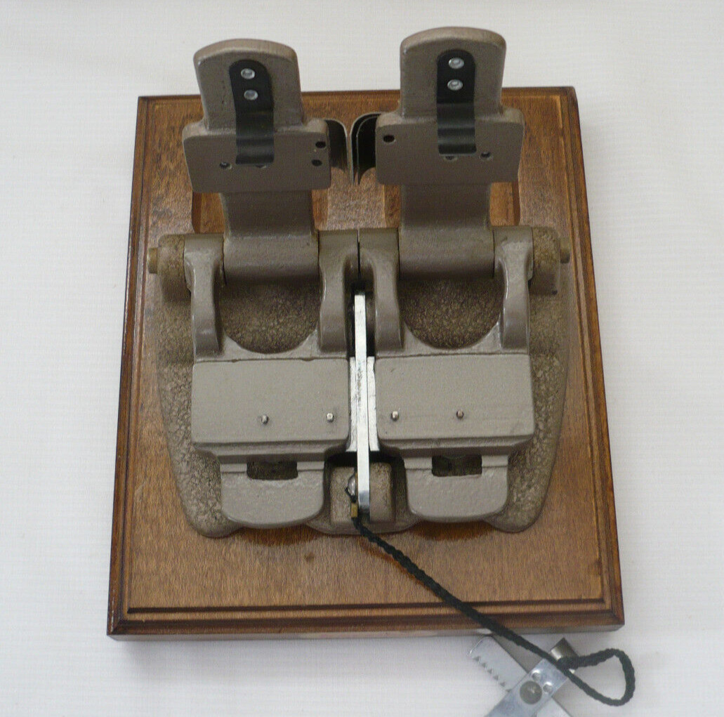 Vintage Keystone 8mm & 16mm Splicer Model D-18 w/Bottles, Instructions, Box