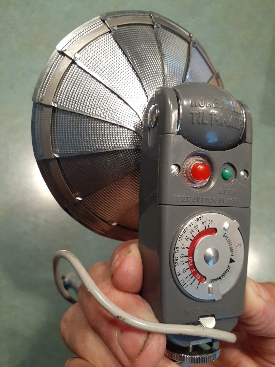 Honeywell Tilt-A-Mite Camera Flash Unit Collapsible Fan Style – Vintage