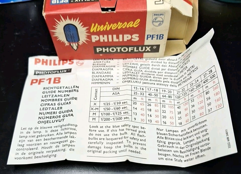 2 Sets of VINTAGE Universal Philips Photoflux PF1B X 10 Bulbs 10 Flashes, NOS.