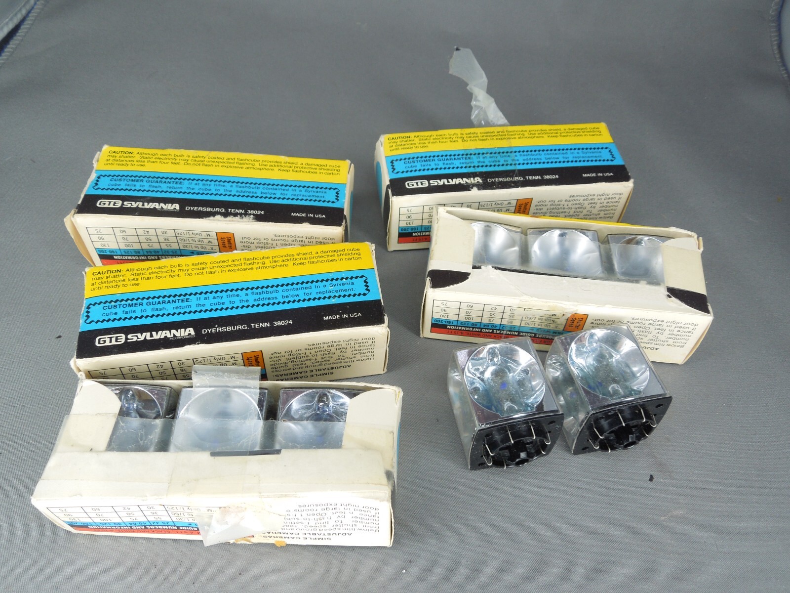 Vintage New – Sylvania – Blue Dot Flashcubes – 15 Cubes / 60 Flashes +2