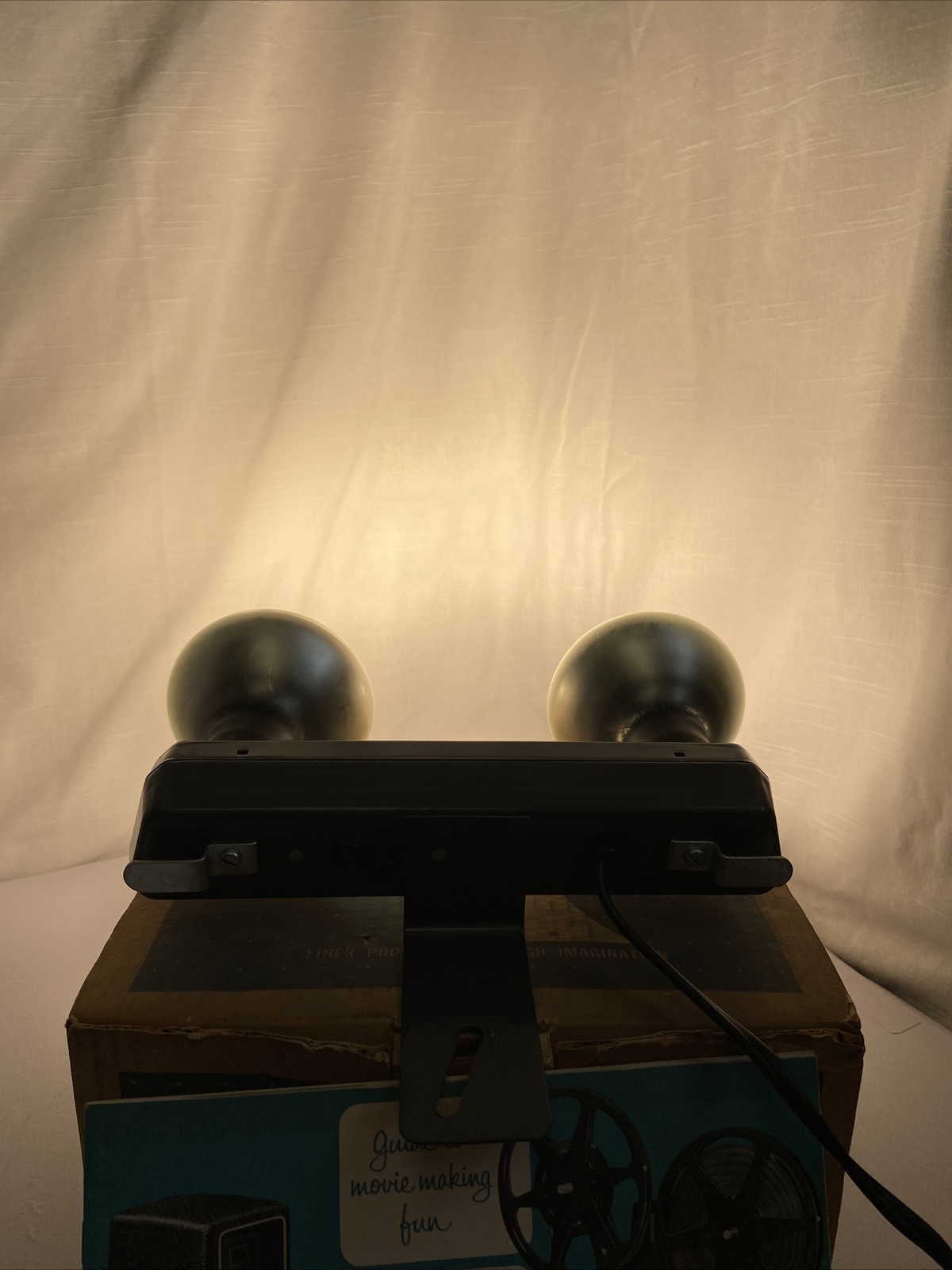 VINTAGE Bell & Howell Flood Light Bar Lamp Indoor – WORKS GREAT!