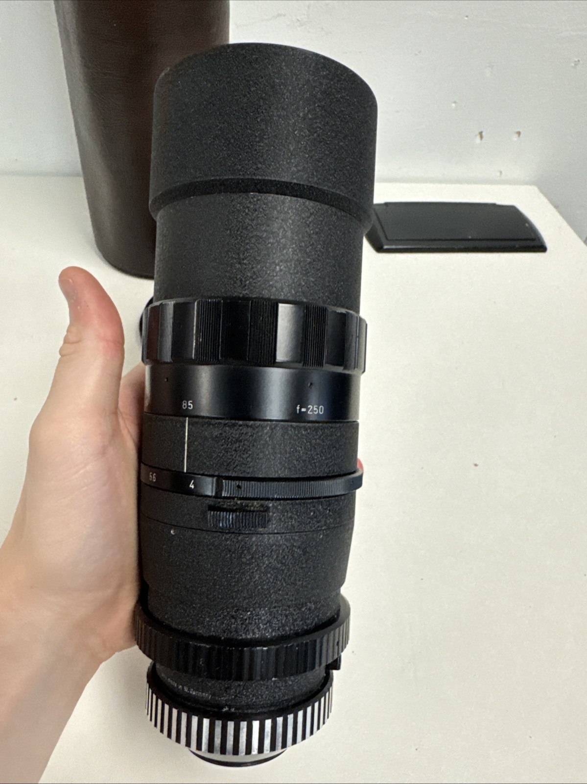 Enna Munchen tele-zoom lens 1:4 85-250mm original leather keeper