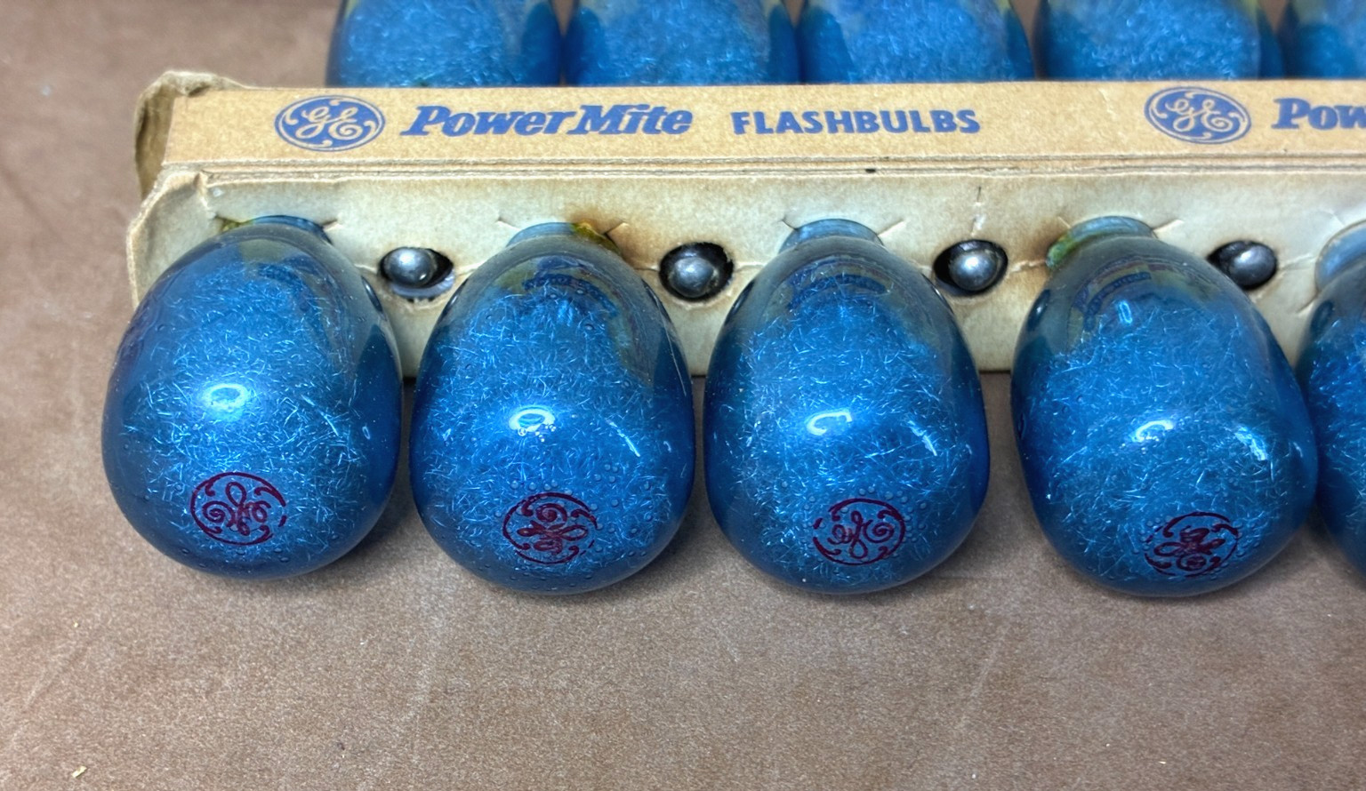 Vintage GE GENERAL ELECTRIC Power Mite M2B Flashbulbs ~ New Old Stock ~ 10 Bulbs