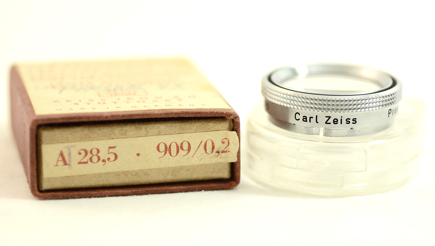 VINTAGE CARL ZEISS IKON PROXAR 28.5MM F 0.2 CLOSE-UP LENS WITH CASE AND BOX