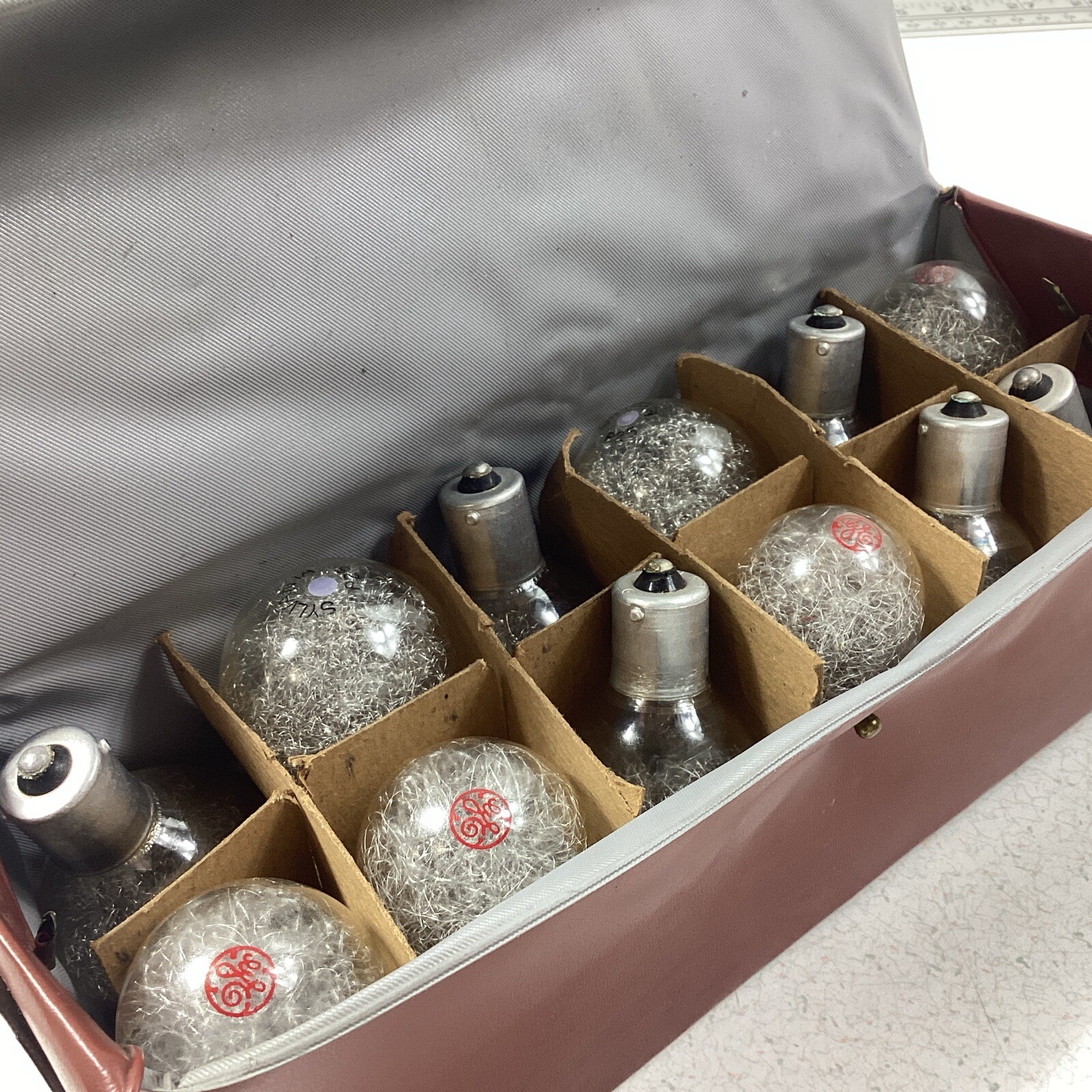 12 GE M3 & P25 Flash Bulbs Mix in Faux Leather Vintage Case Camera Photographer