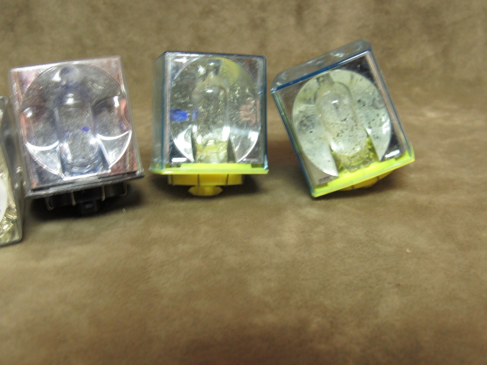 5 Vintage Plastic/Glass Fashcubes Circa 1970’s Sylvania Blue Dot and GE Brands
