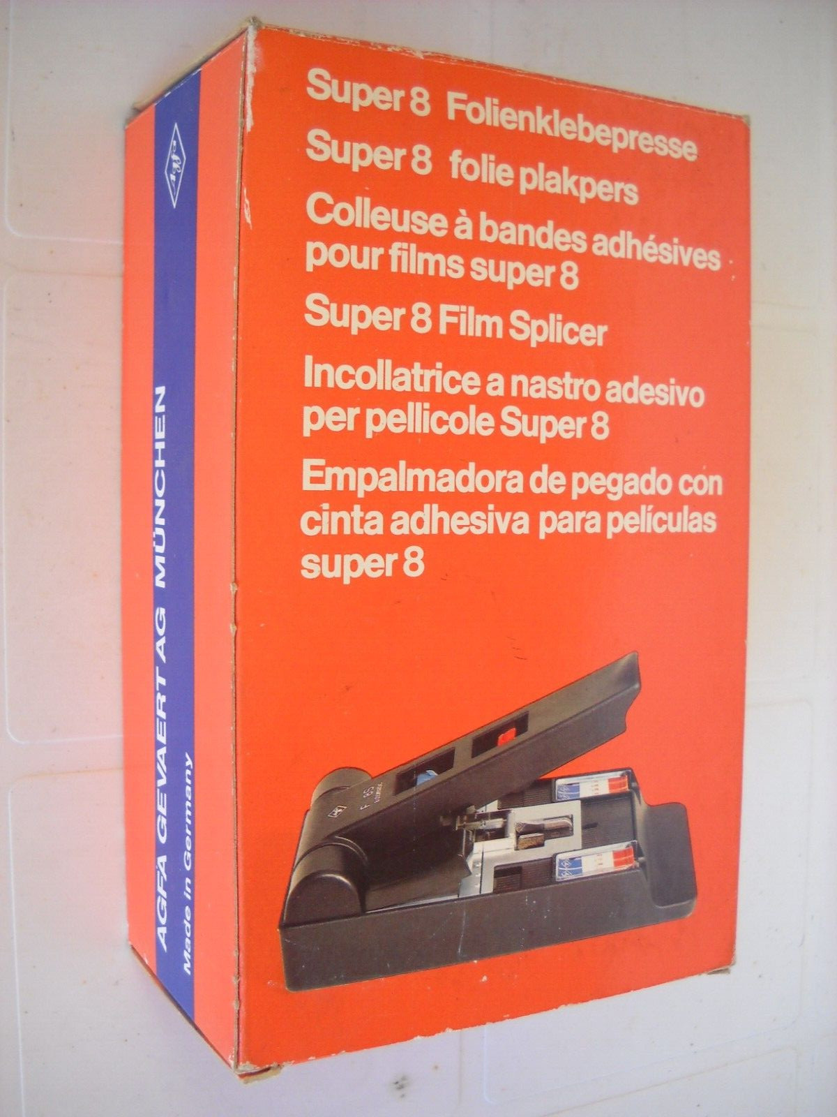 **AGFA GEVAERT SUPER 8 CINE FILM SPLICER IN ORIGINAL BOX, IN GOOD CONDITION**
