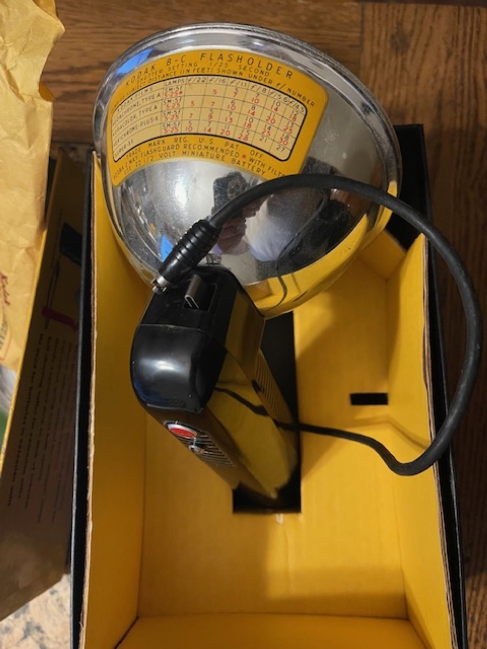 VTG Kodak B-C Flasholder w/ Lumaclad Reflector, Box, Bracket, Booklet 22V battry