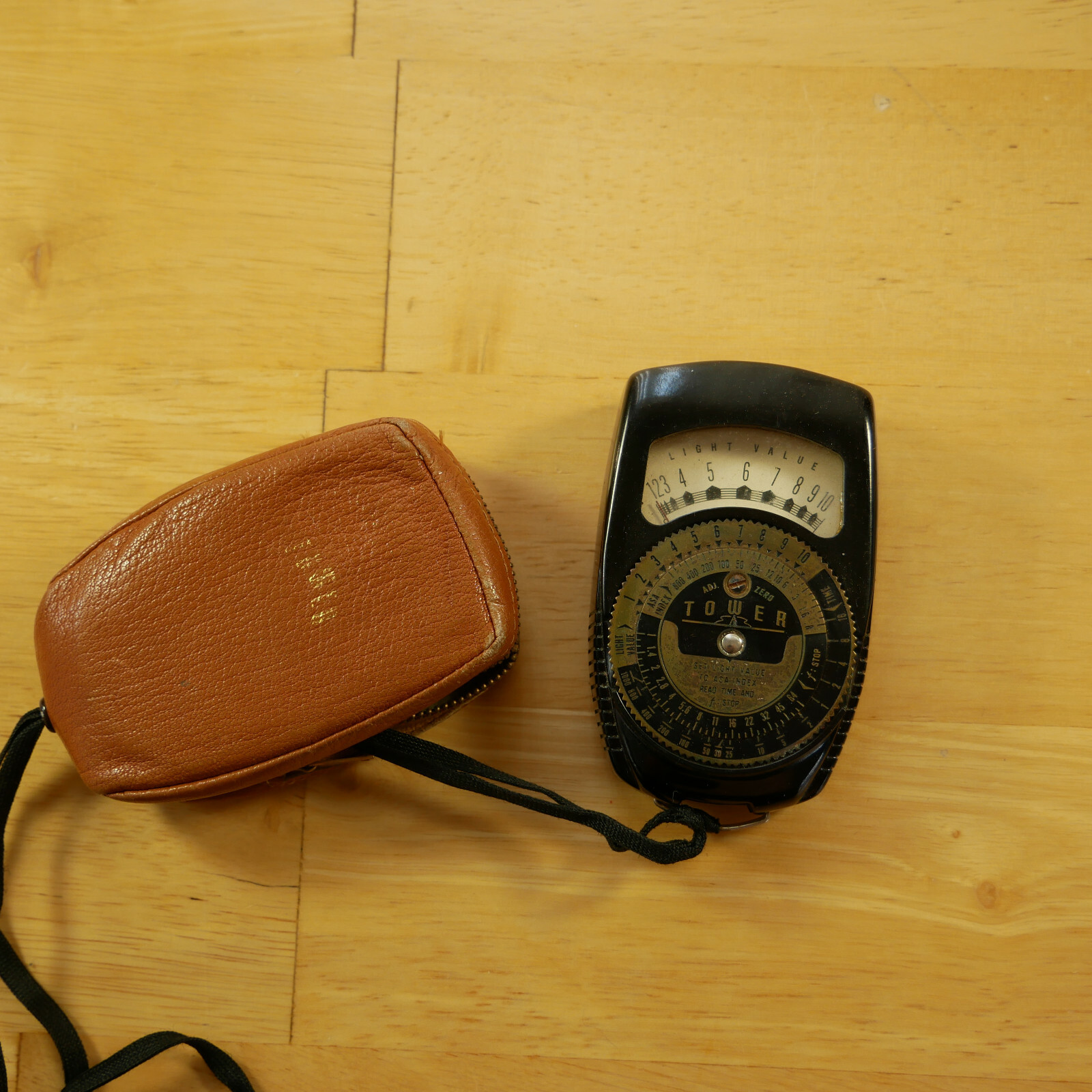 VTG Tower Light Value Reader for 35mm Black Leather Case SOLD AS IS For Parts
