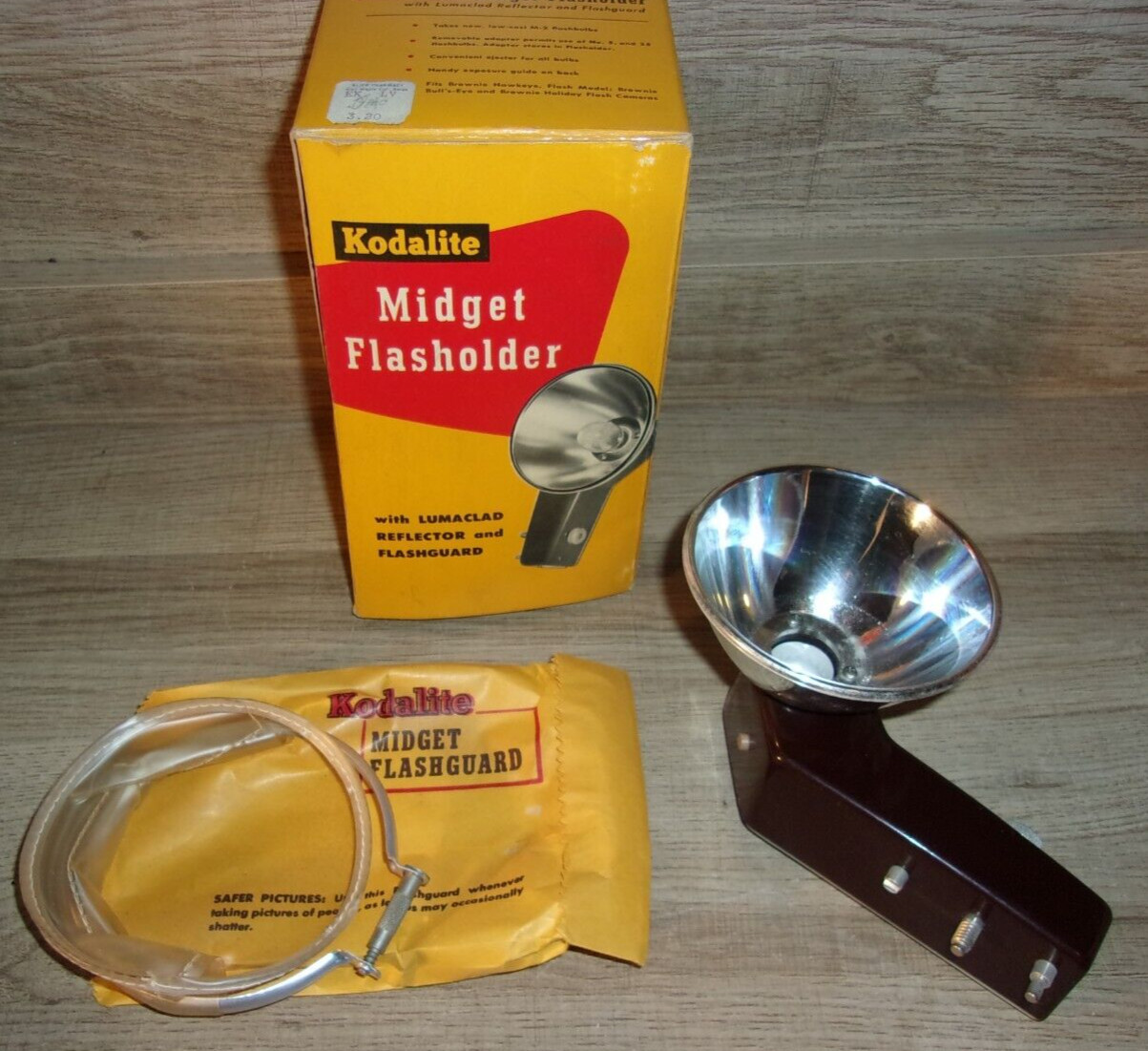 Vintage 1950’s Kodalite Midget Flasholder w/Lumaclad Reflector & Flashguard NOS