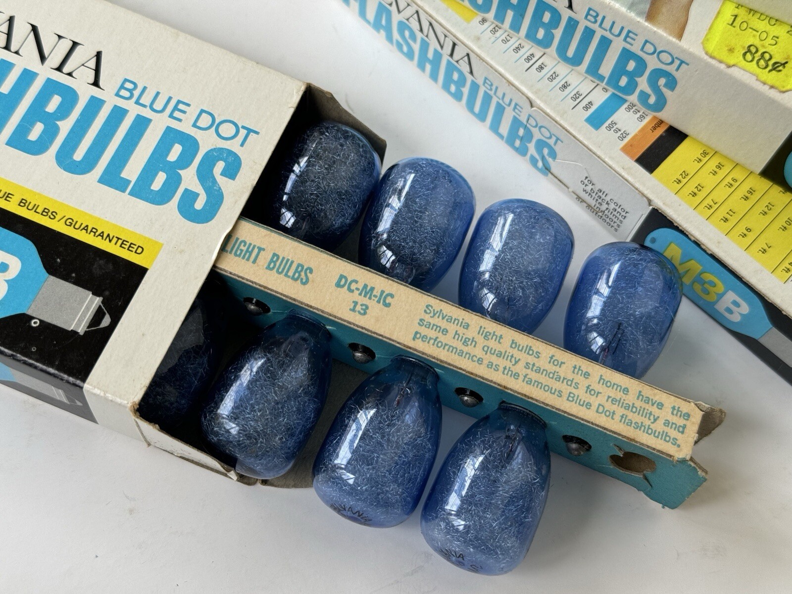 VINTAGE NOS 47 SYLVANIA M28 BLUE DOT FLASHBULBS 23 WESTINGHOUSE M25 BULBS