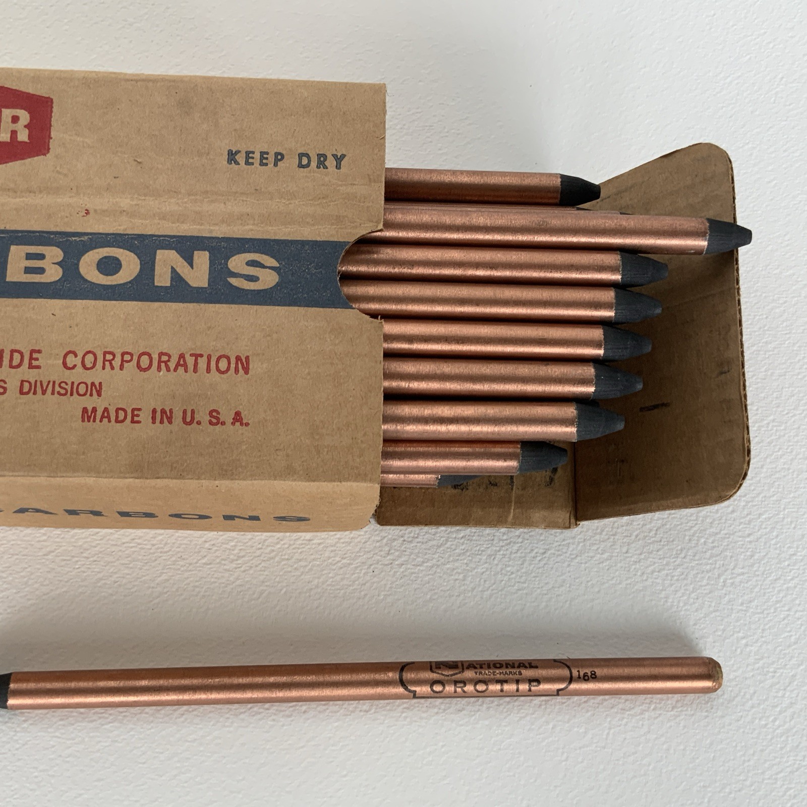 UCAR CARBON ARC RODS Copper Cover Cinema BOX of 50 pcs 7/16″ x 9″ NEGATIVE