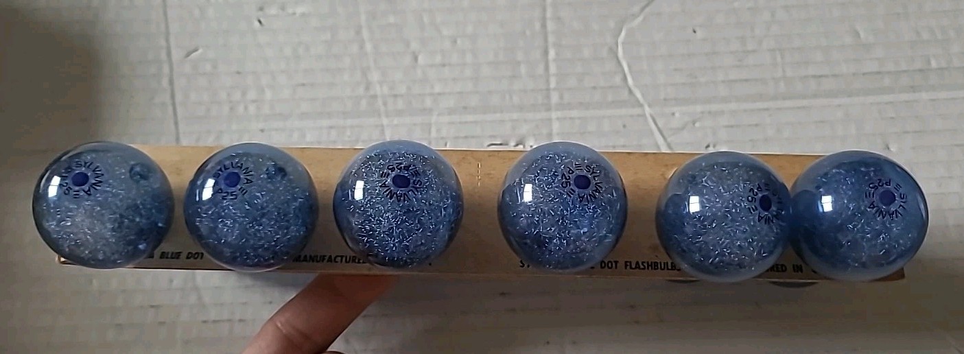 Vintage Sylvania Blue Dot Press 25B Flashbulbs 12pk Untested