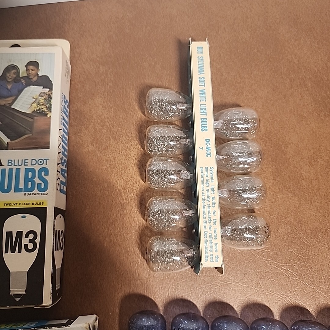 Vintage Sylvania Blue Dot Flashbulbs – M3 – M3B – M2