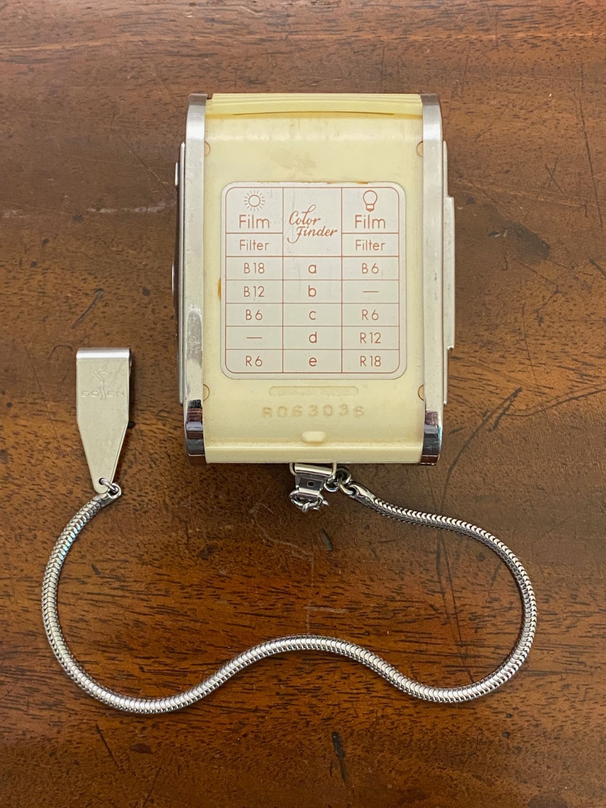 Gossen Color Finder, non-operating, with chain.