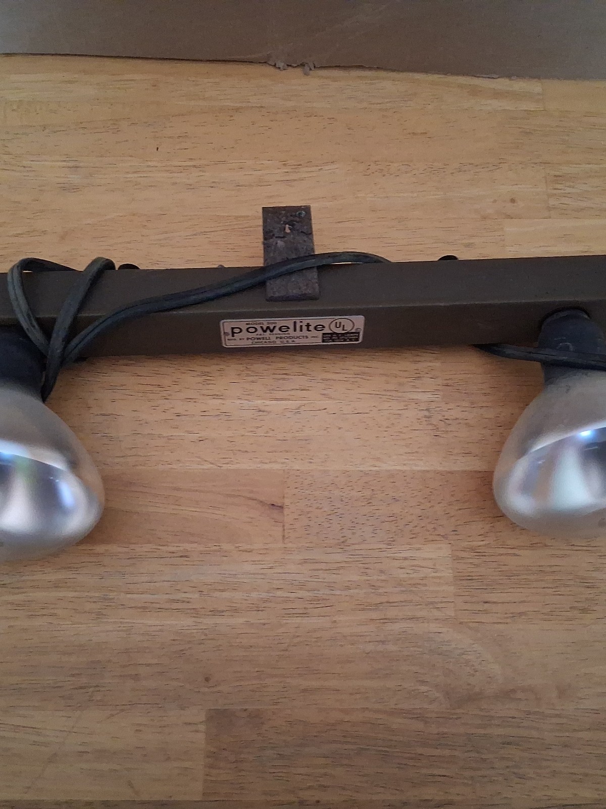 Vintage Powelite Model 200 Photography Portable Studio Light Bar W/ bulbs