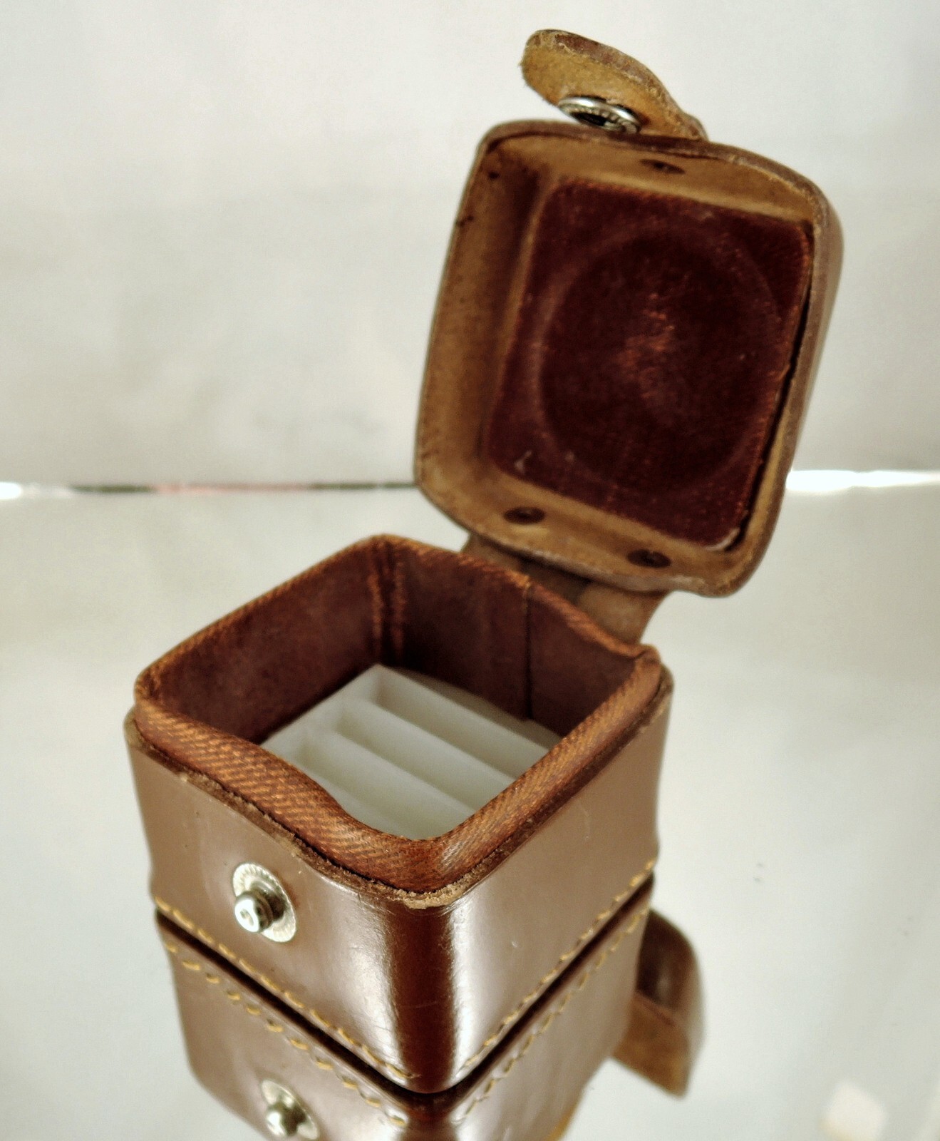 FLEXARET MEOPTA Leather box for a square lens hood B40 and four filters B36