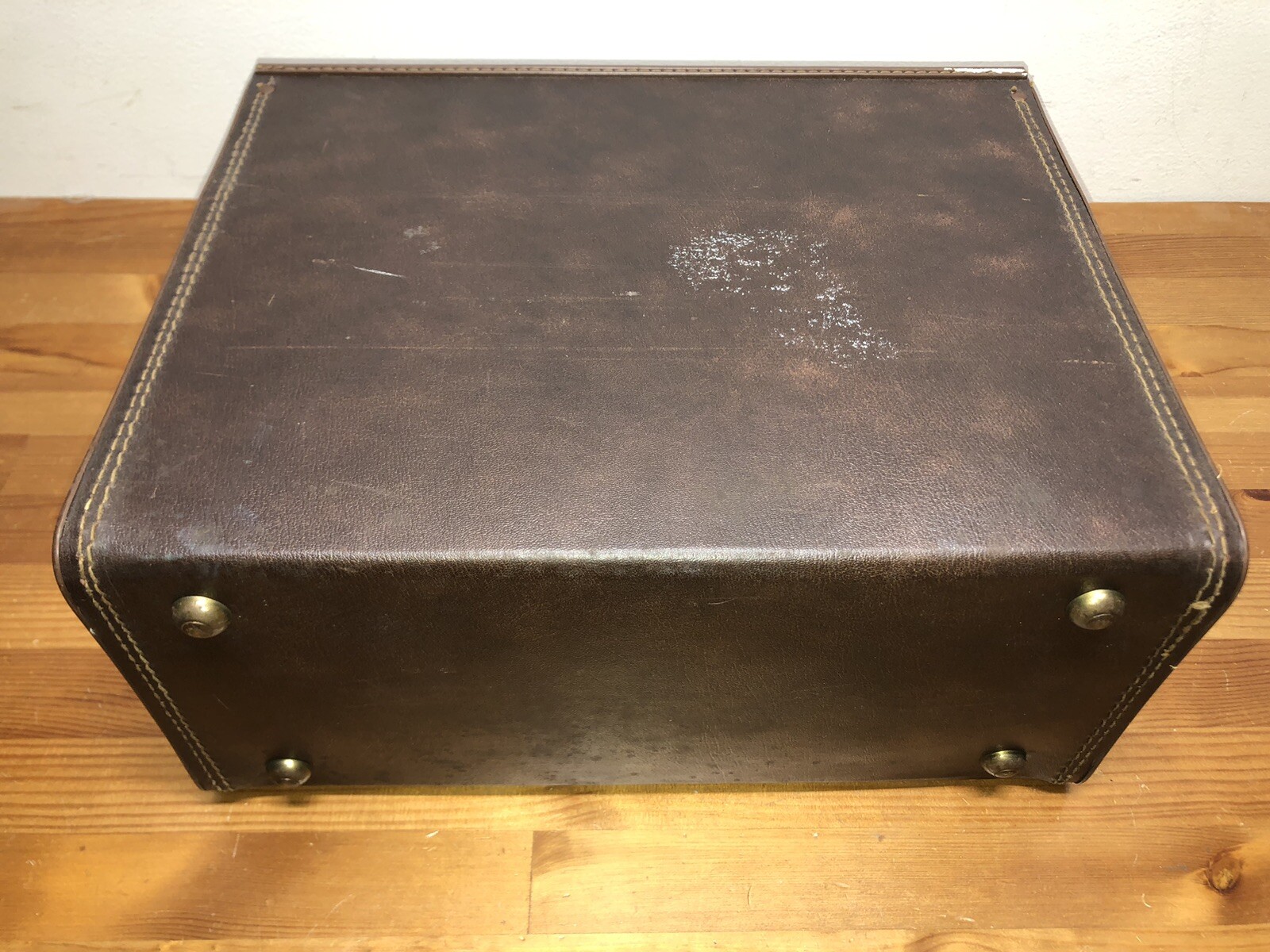 Vintage Softone Tufide Faux Leather Vinyl Coated Locking Carrying Case with Key!