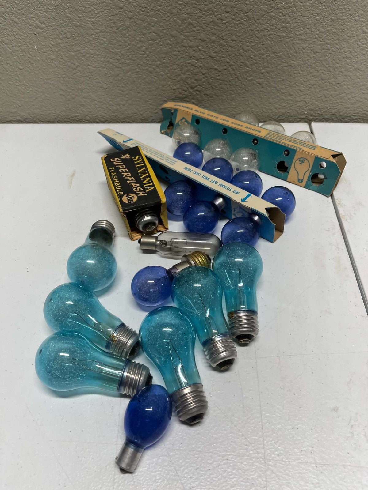 Vintage Sylvania GE Flashbulb Lot different models P25 and others