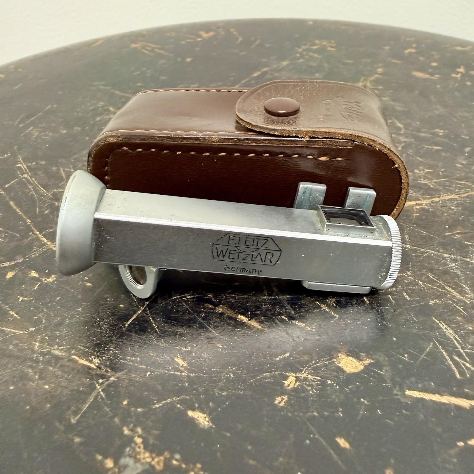 Vintage 1960s Leitz Leica WINTU Right Angle Finder VIewfinder W Leather Case